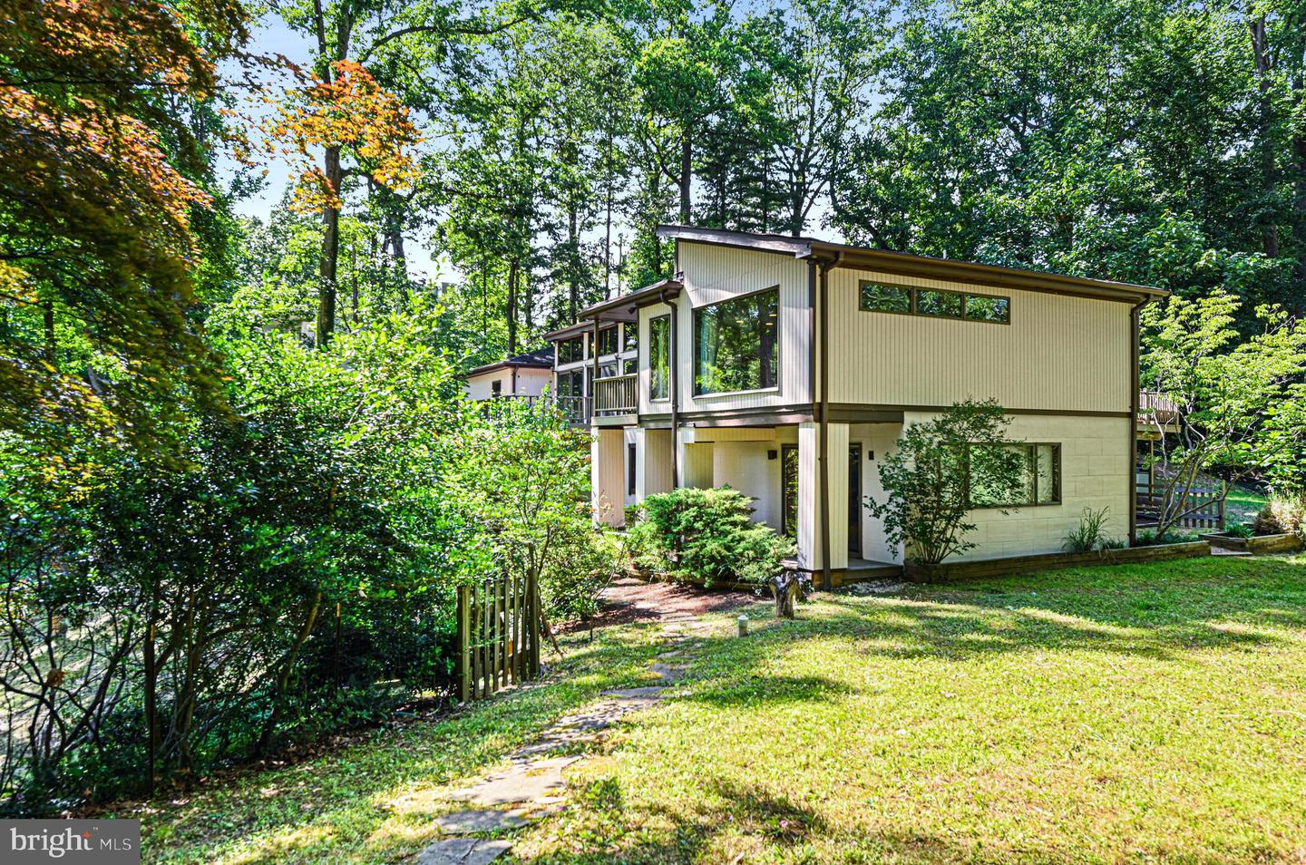 989 Saigon Rd