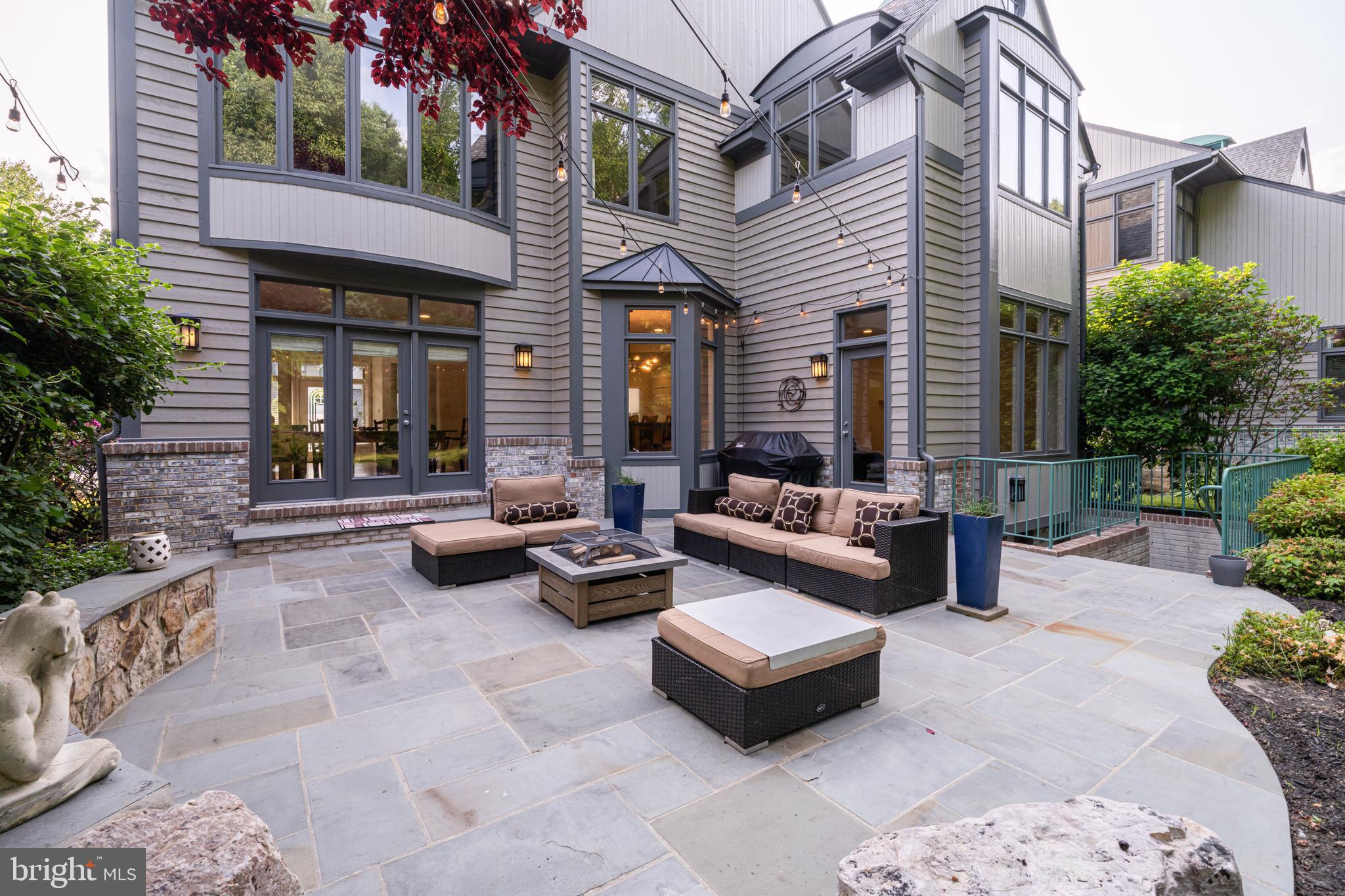 1433 WATERFRONT ROAD