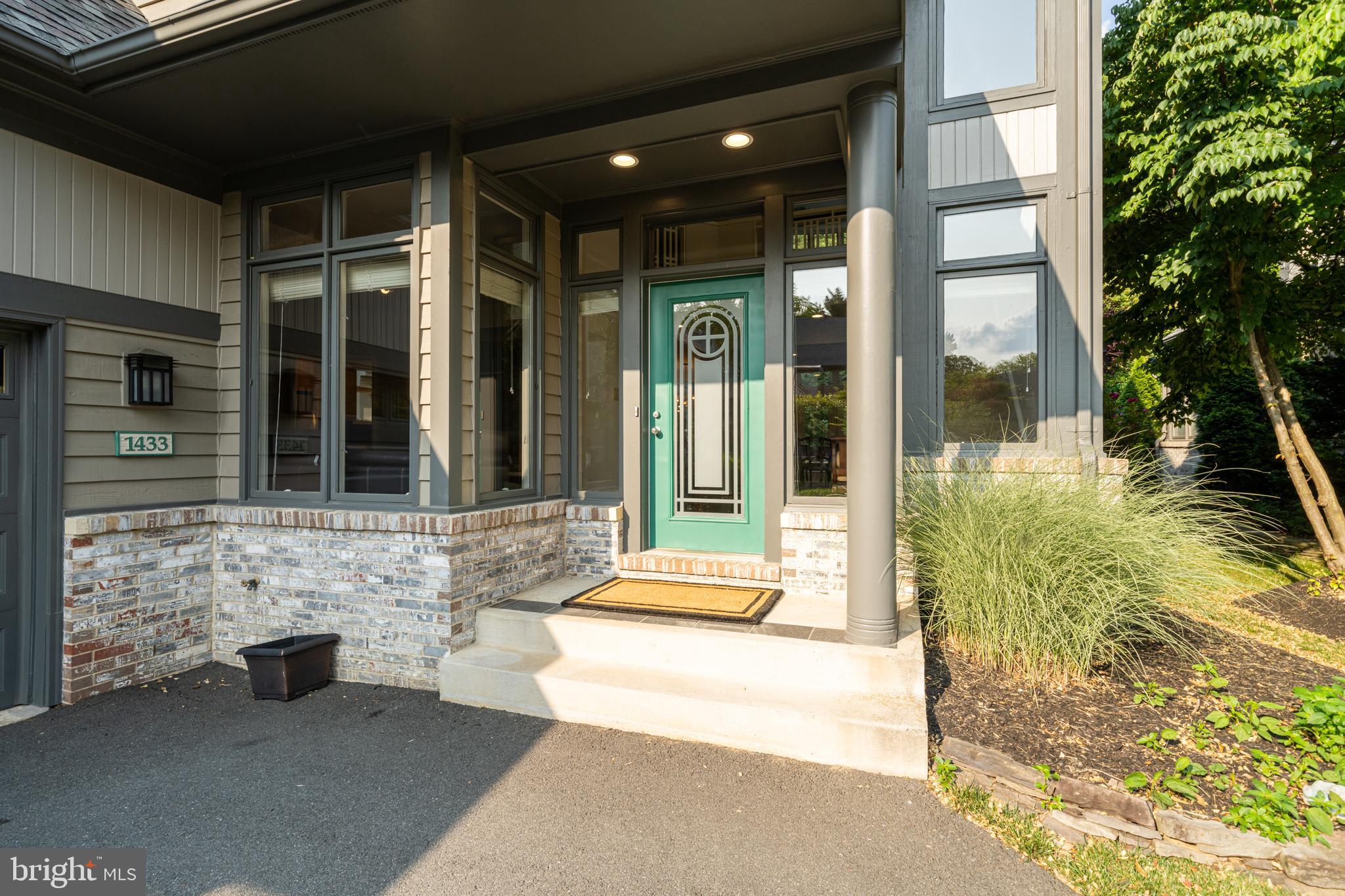 1433 WATERFRONT ROAD