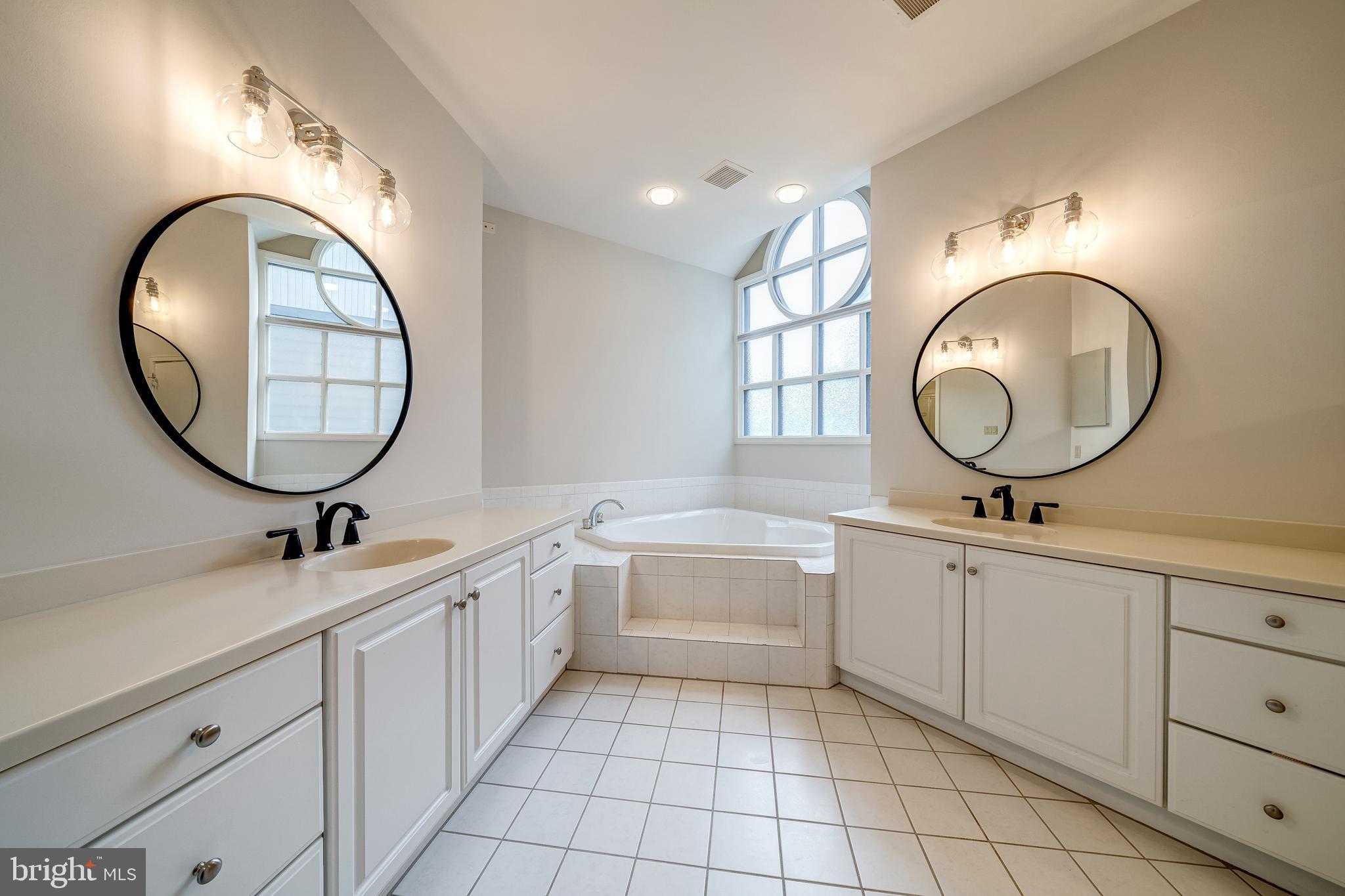 1433 WATERFRONT ROAD