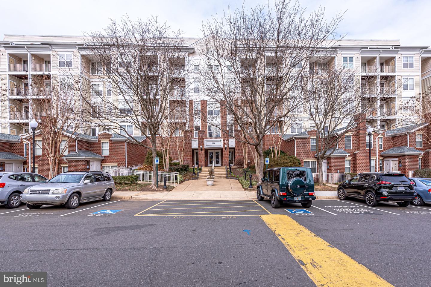 1641 International Dr #Th-27
