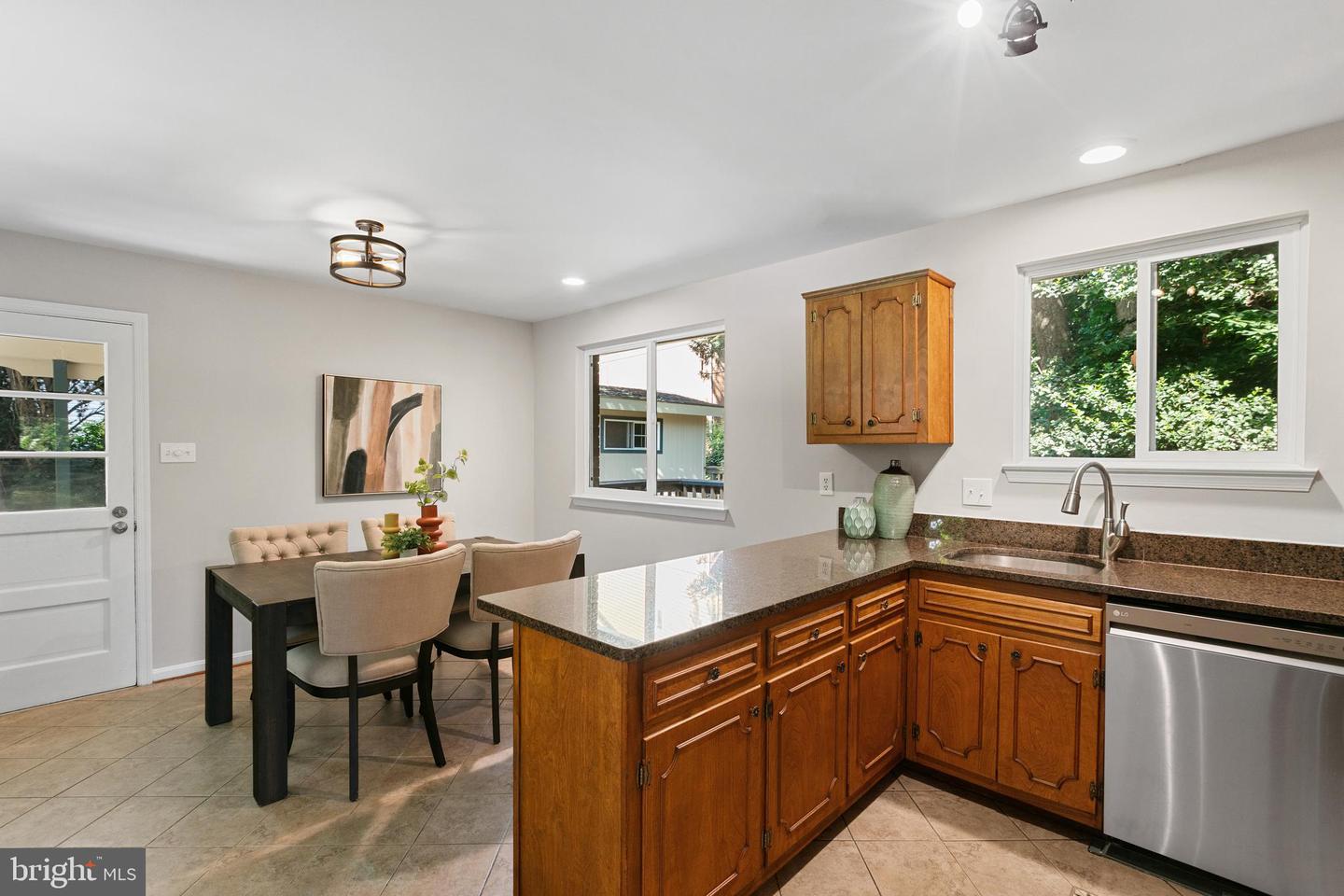 5318 Weymouth Dr