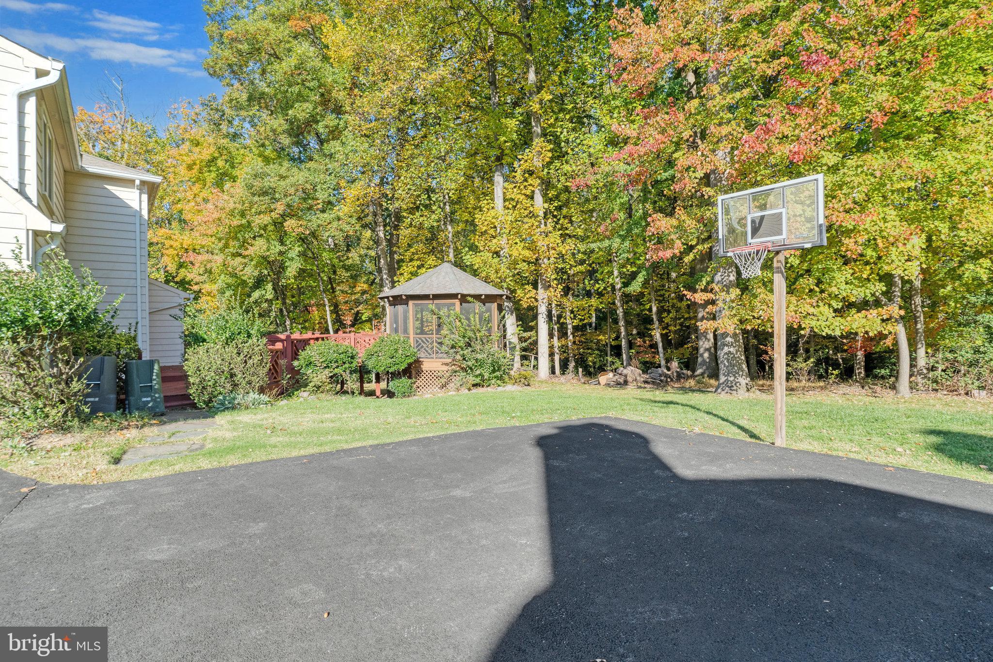 11560 Holly Briar Ln