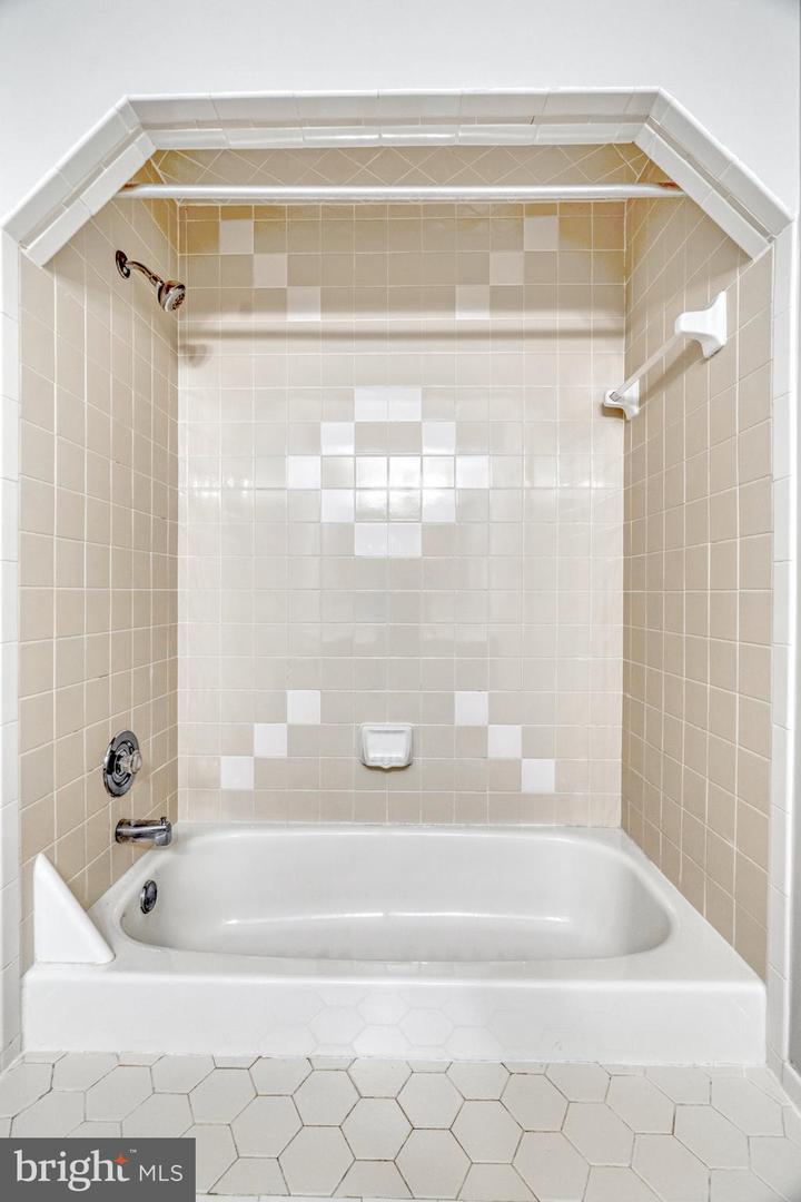 11560 Holly Briar Ln