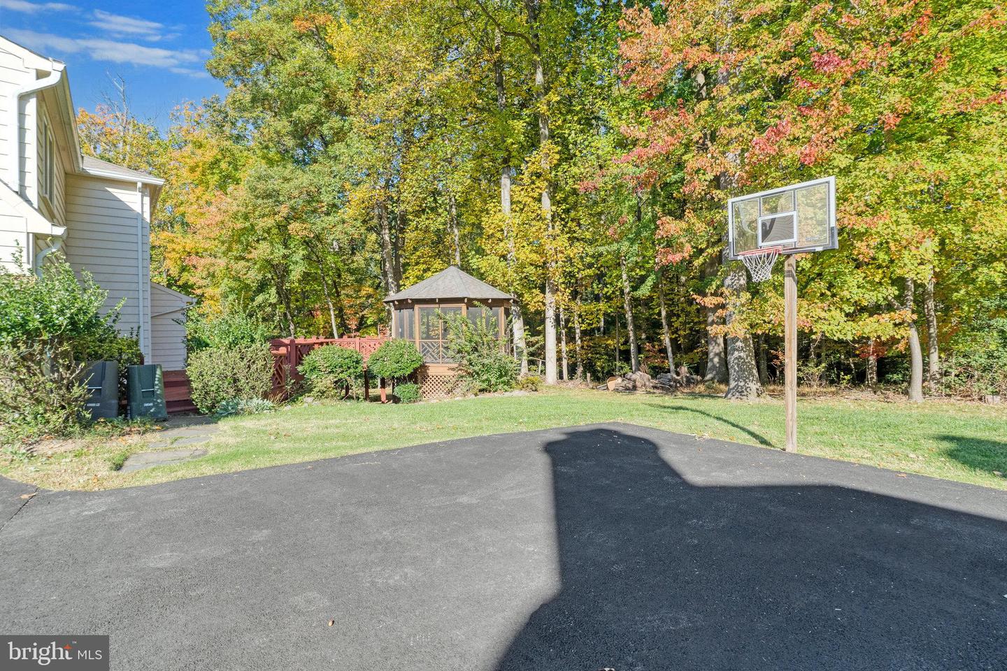 11560 Holly Briar Ln