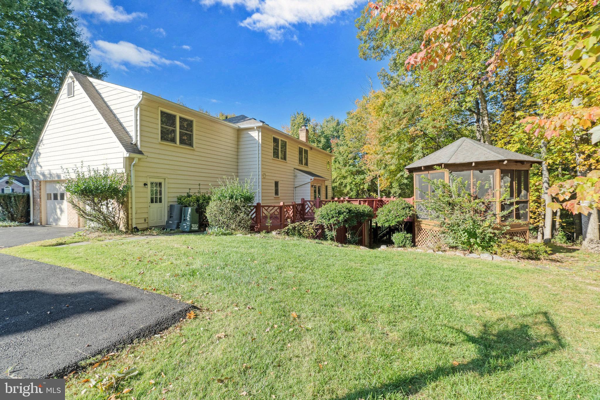 11560 Holly Briar Ln