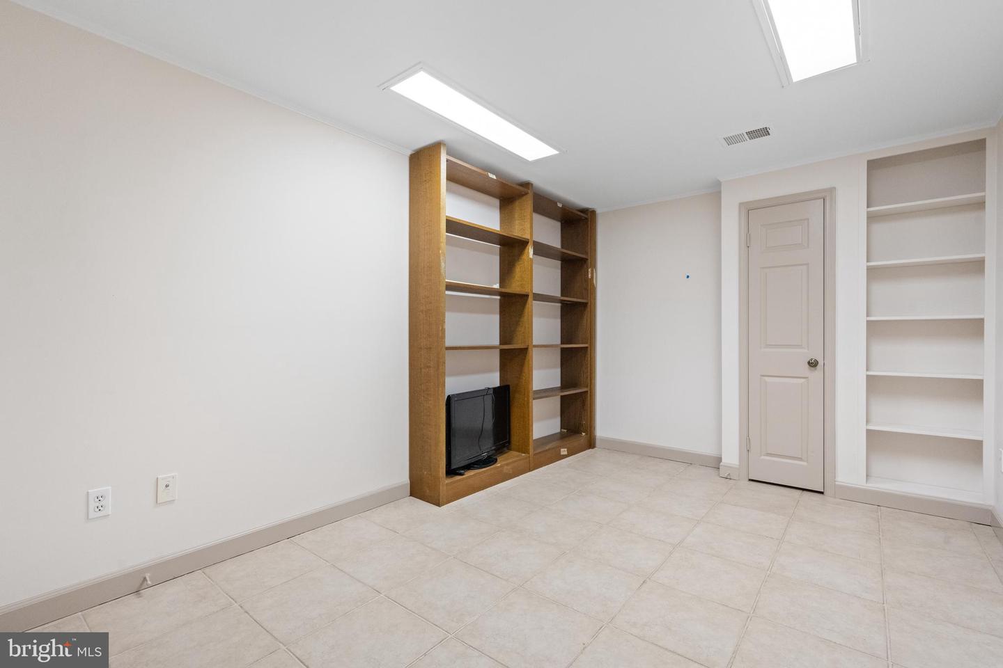 4500 Herend Pl