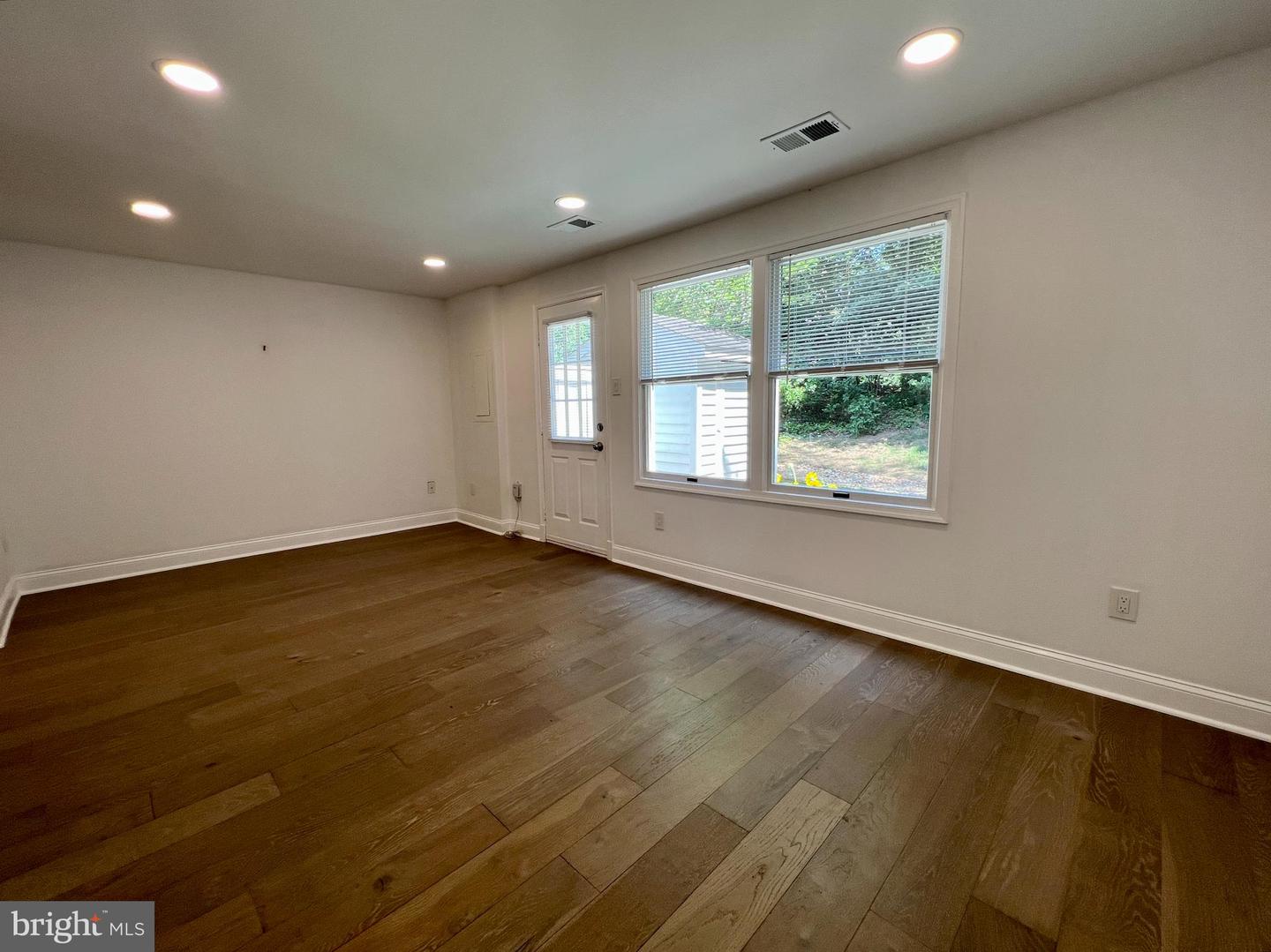 1515 Twisted Oak Dr