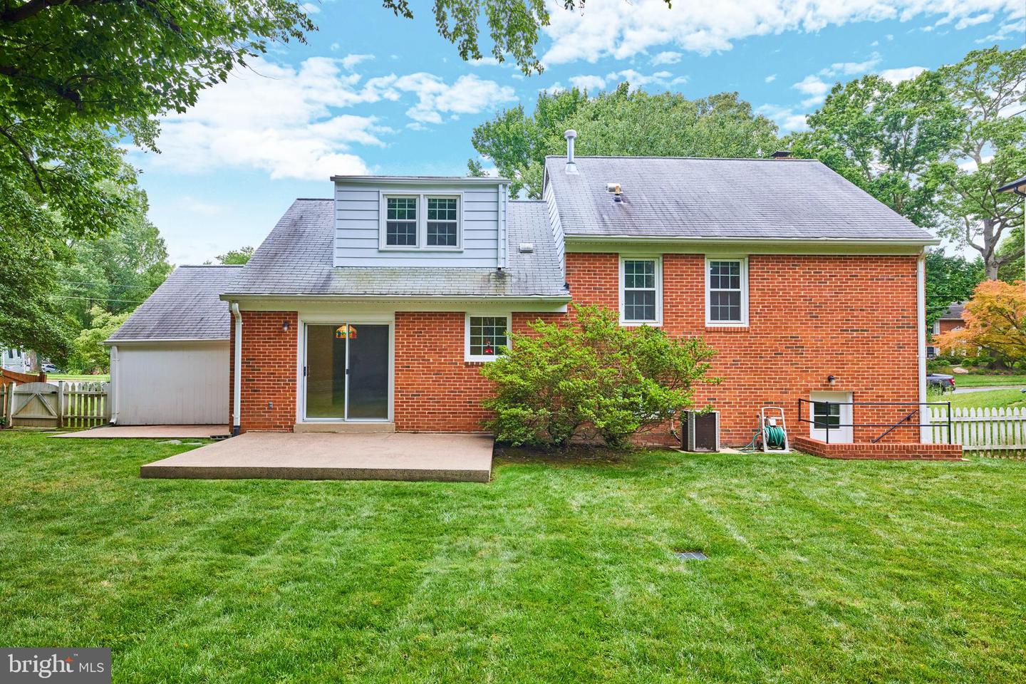 4218 Willow Woods Dr