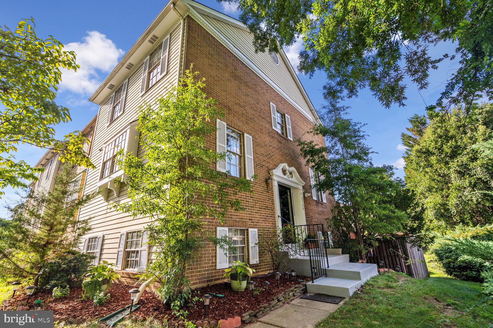 2700 Sherwood Hall Ln