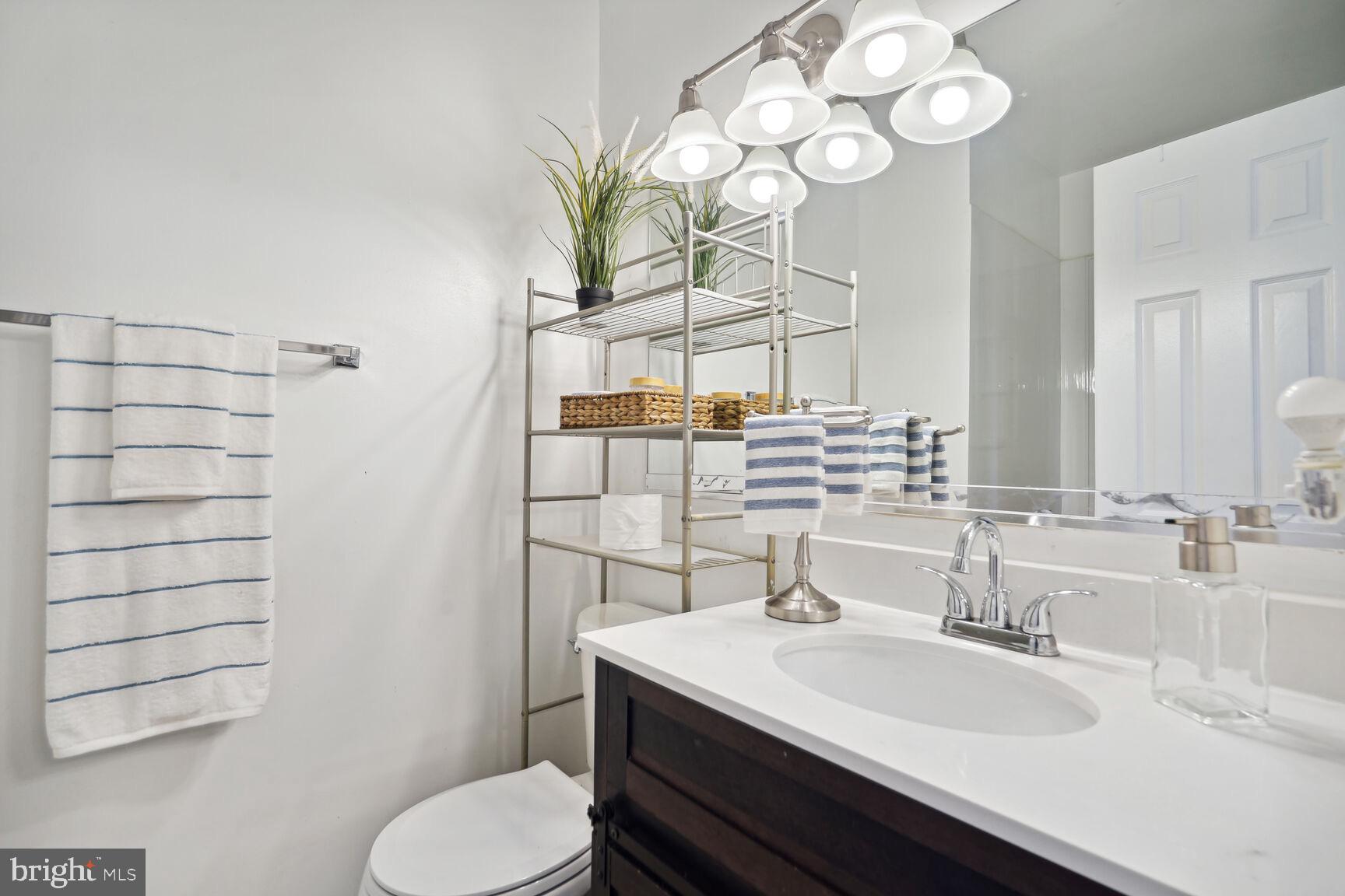 2700 Sherwood Hall Ln