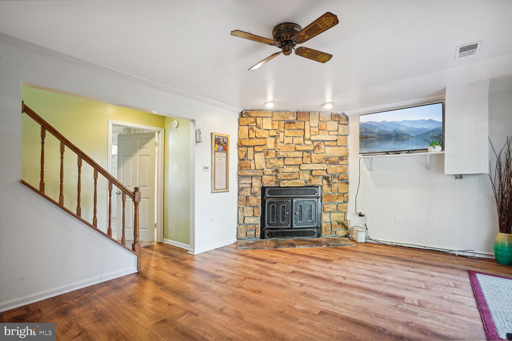 2700 Sherwood Hall Ln