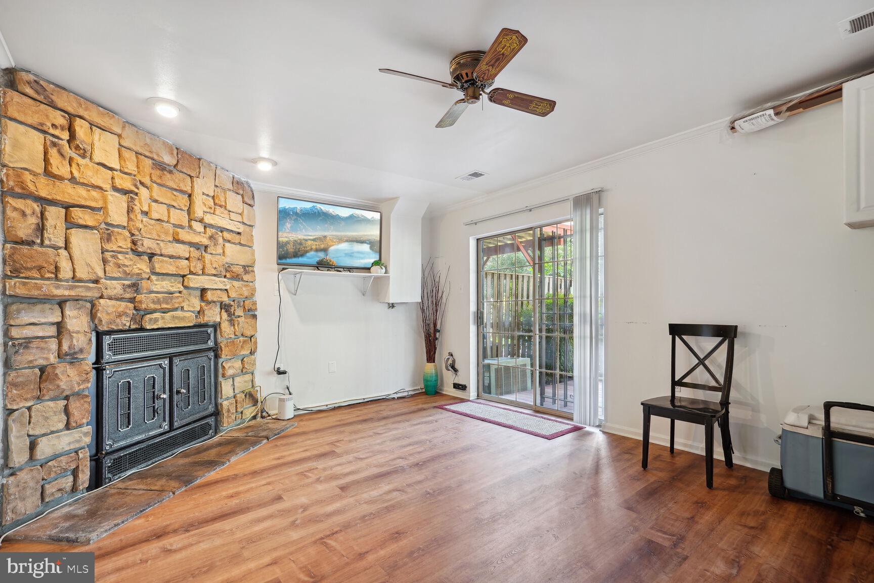 2700 Sherwood Hall Ln