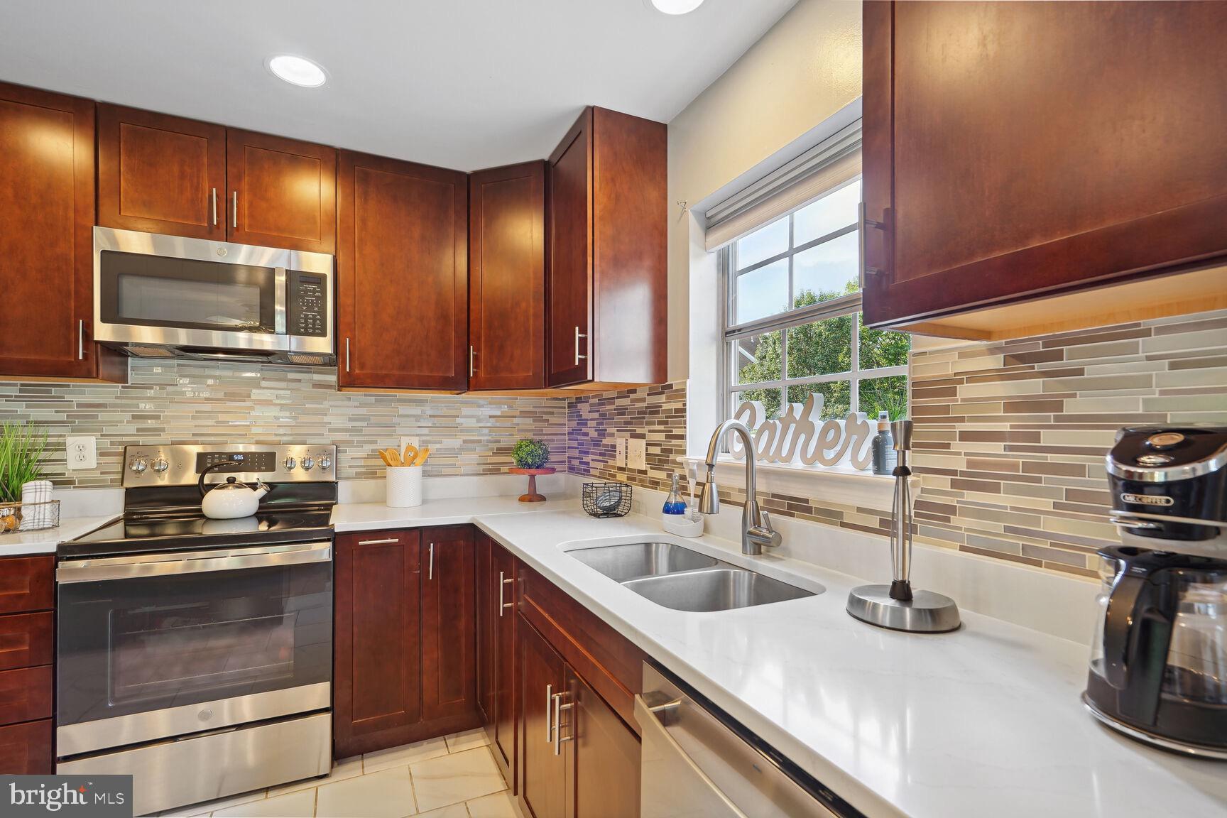 2700 Sherwood Hall Ln