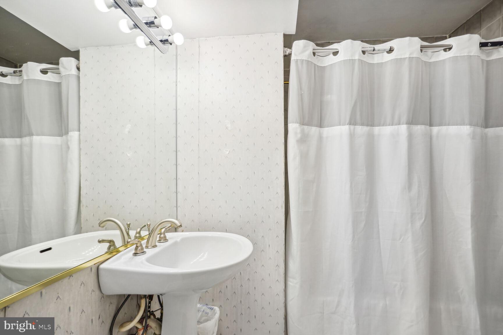 2700 Sherwood Hall Ln