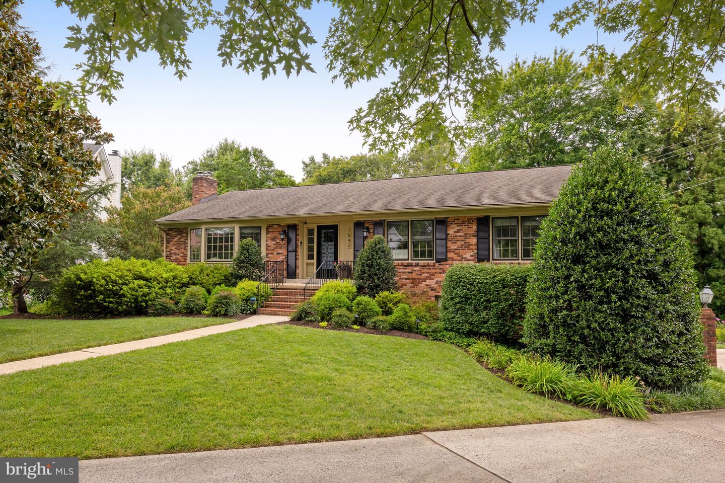 1542 Dahlia Ct