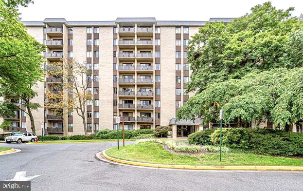 6001 Arlington Blvd #503