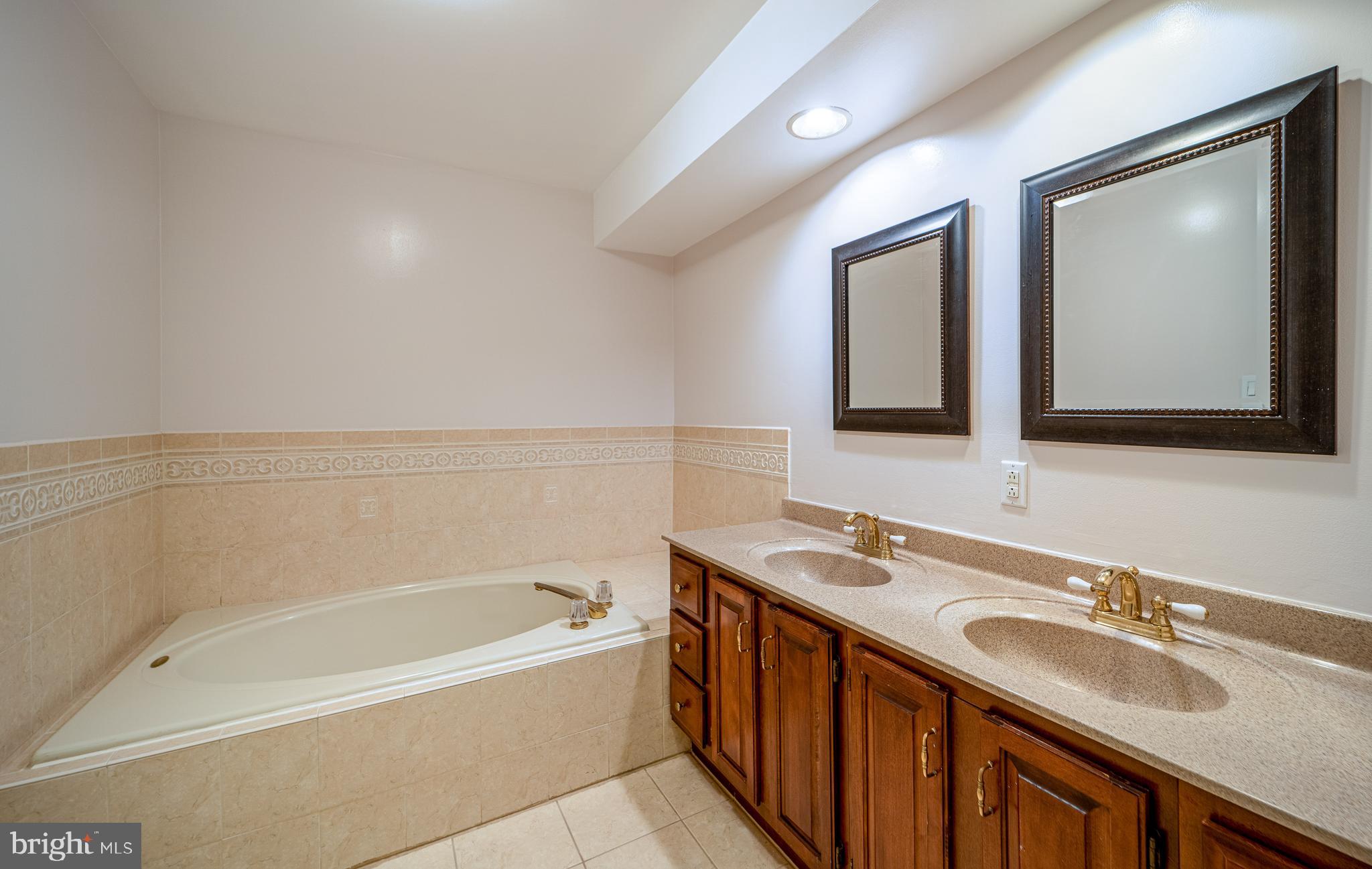 3803 Inverness Rd