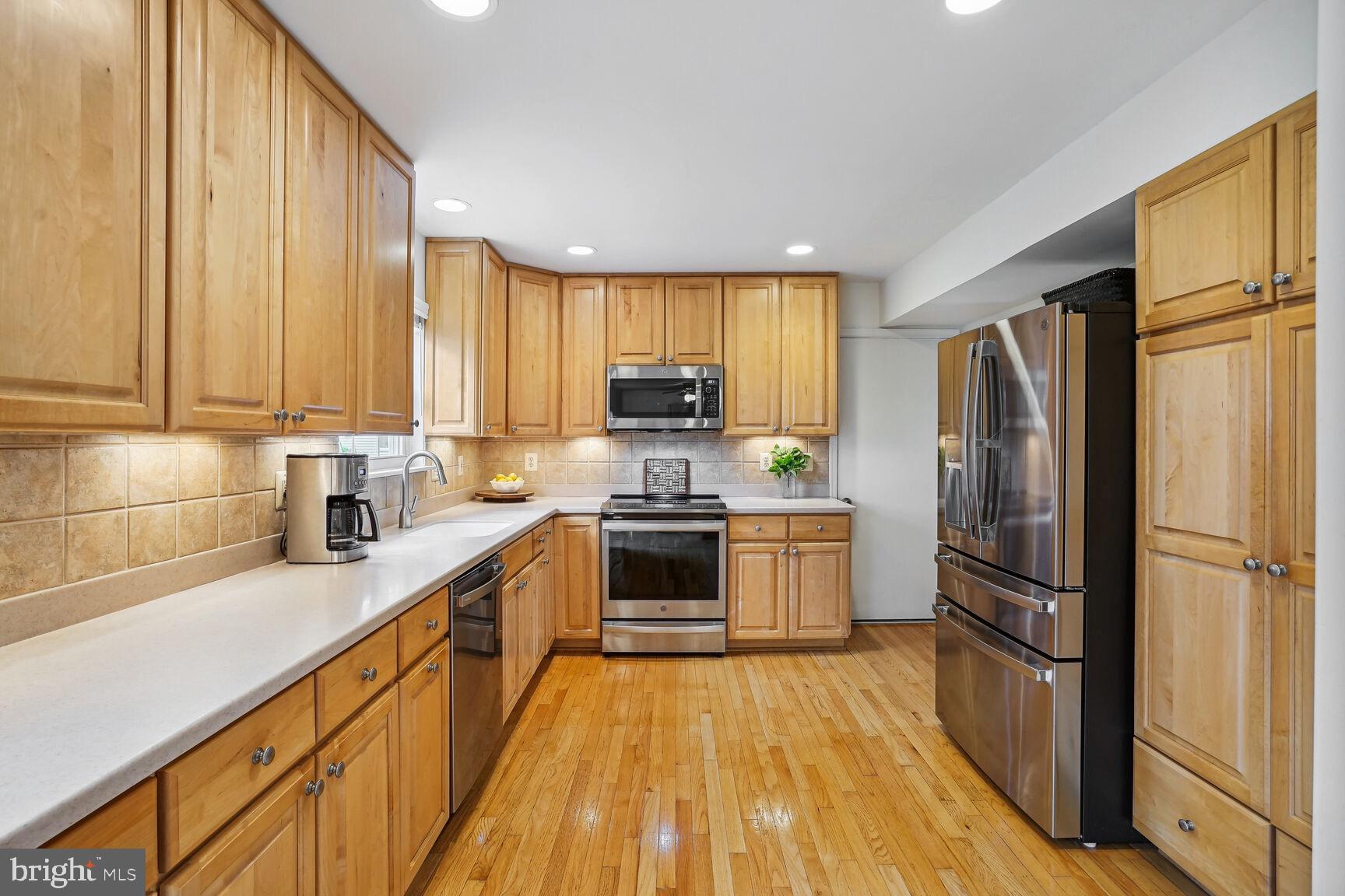 5602 Glanmore Ct