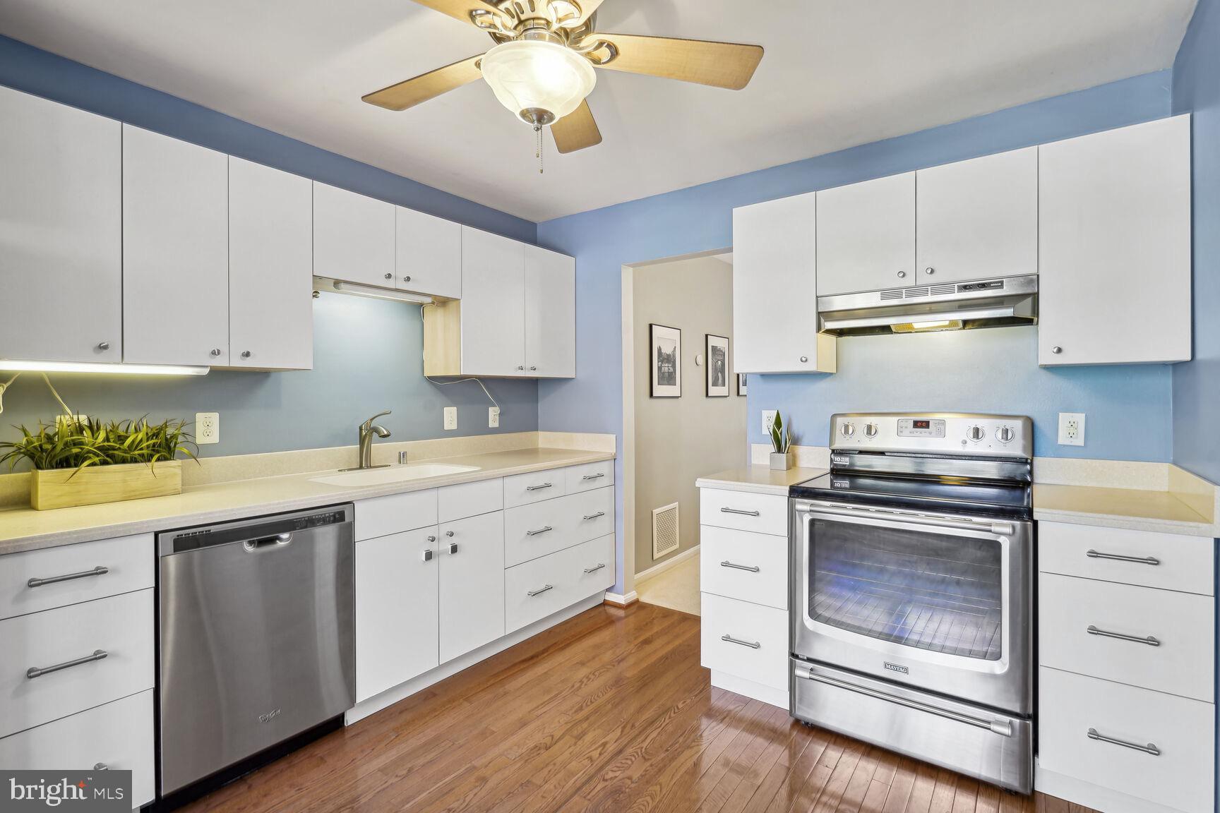 10641 Lakeside Oak Ct