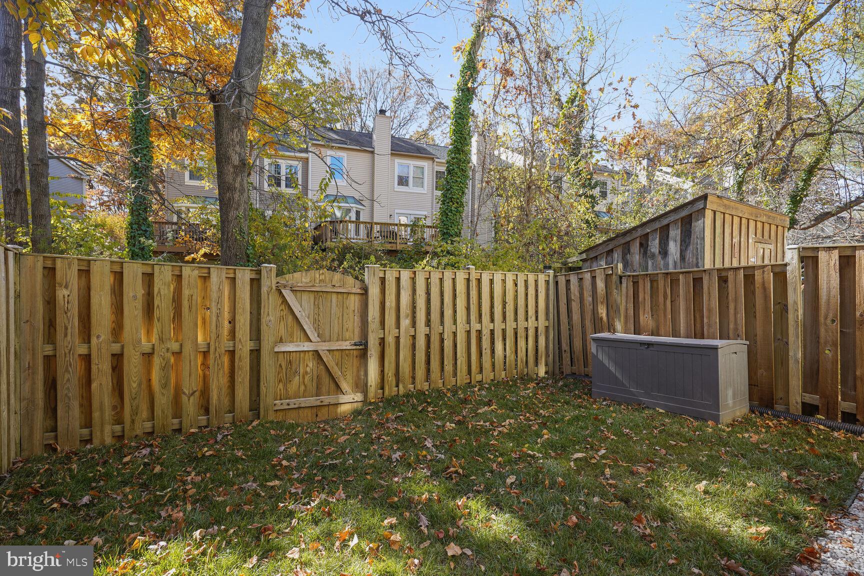 10641 Lakeside Oak Ct