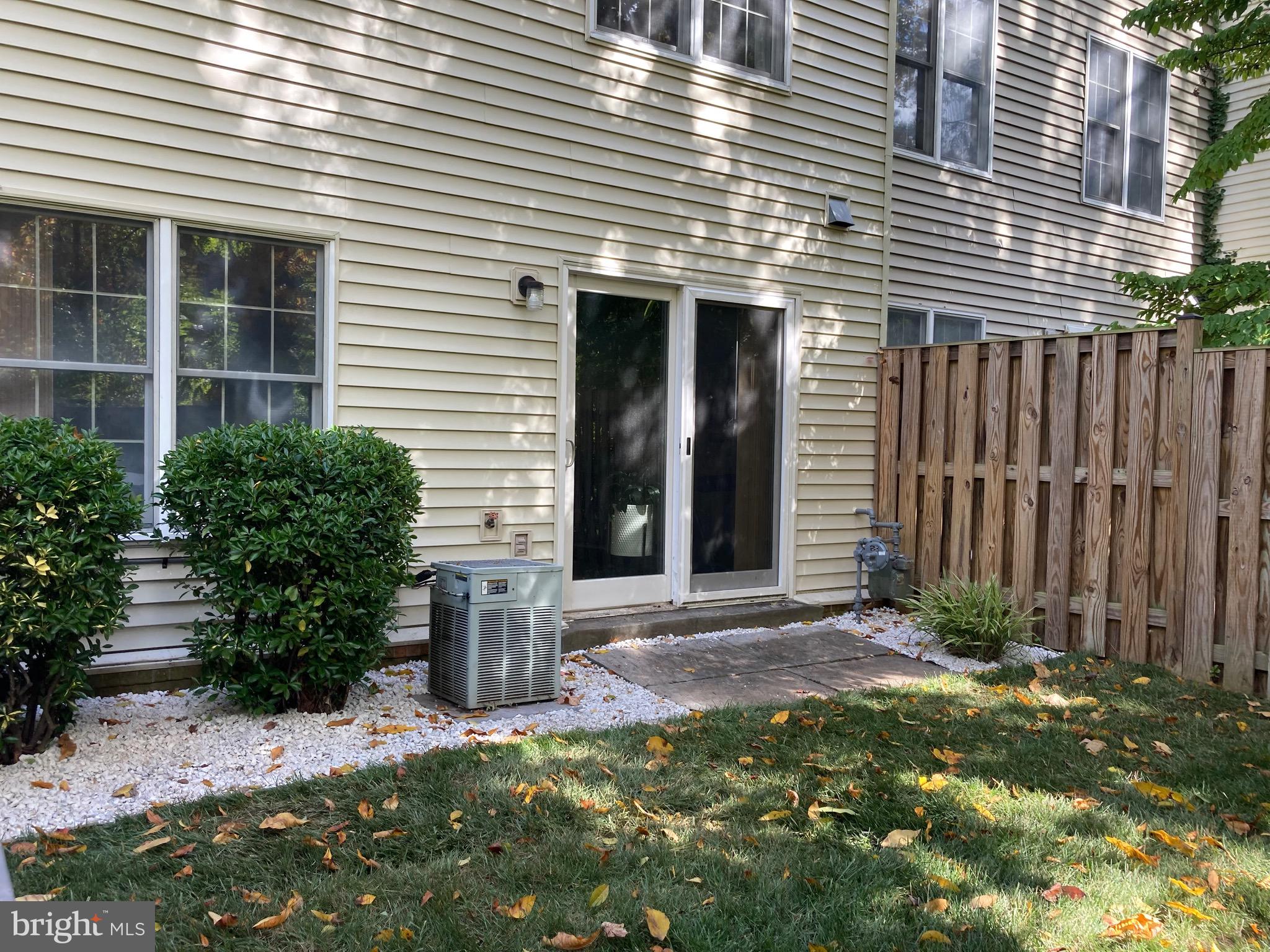 10641 Lakeside Oak Ct