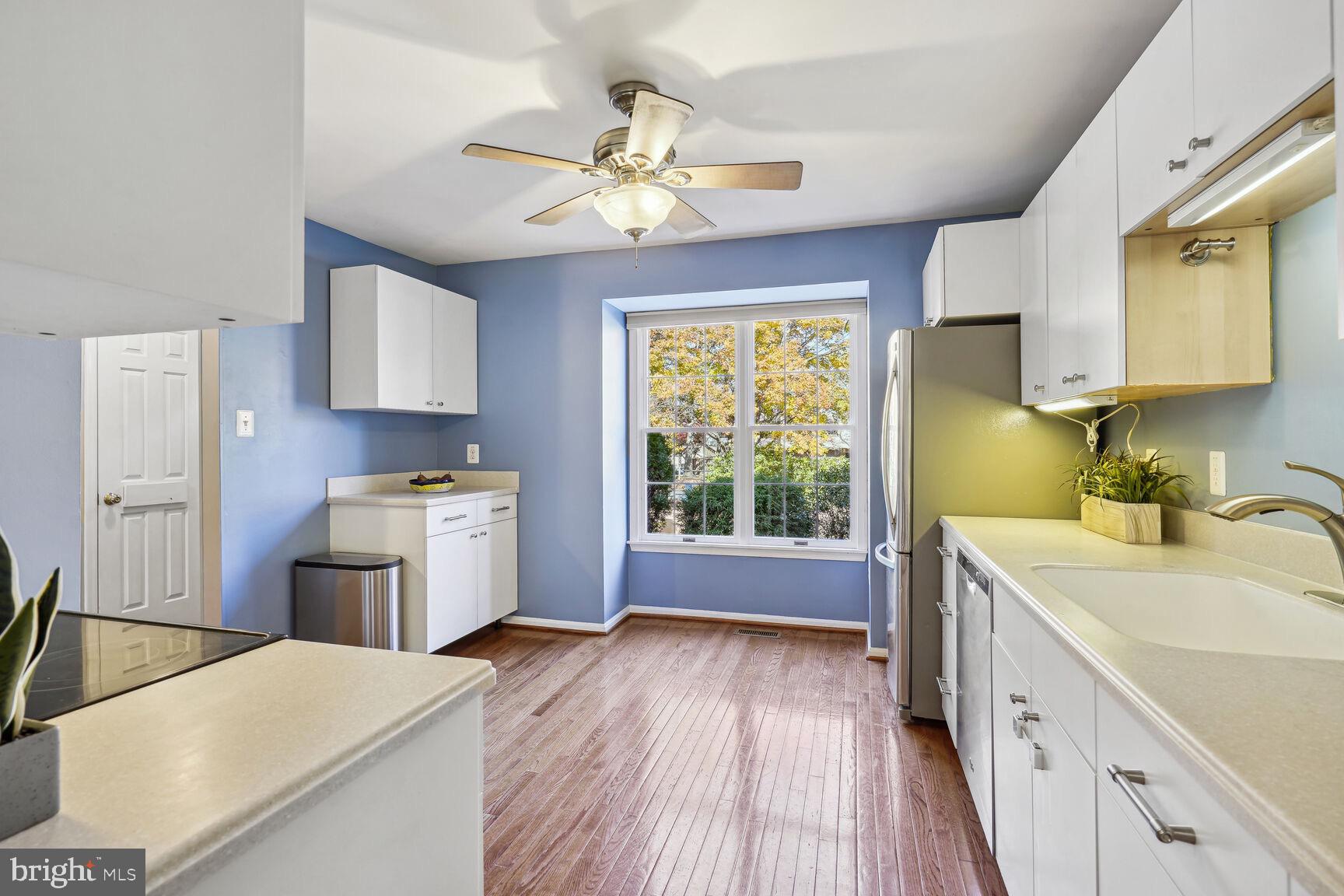 10641 Lakeside Oak Ct