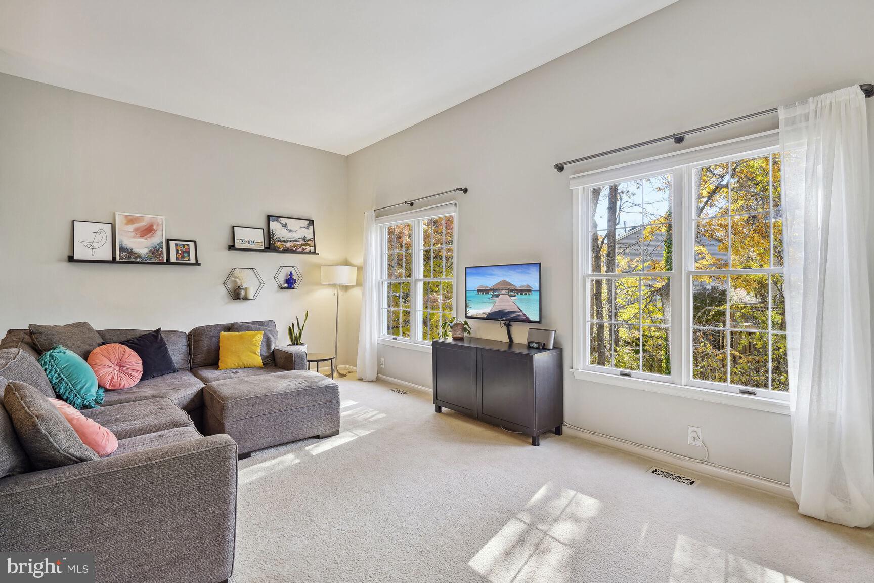 10641 Lakeside Oak Ct