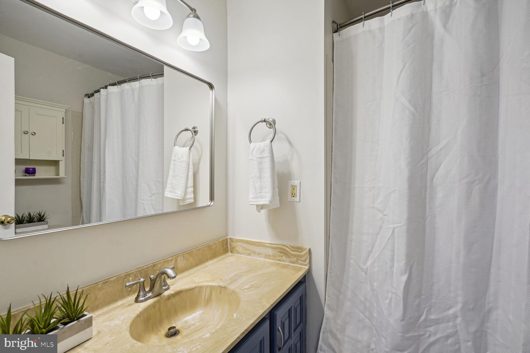 10641 Lakeside Oak Ct