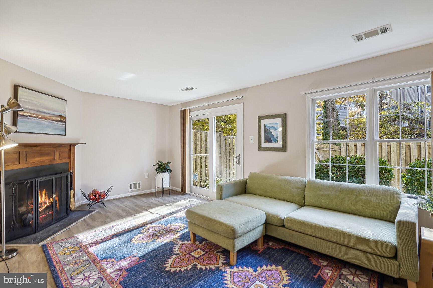 10641 Lakeside Oak Ct