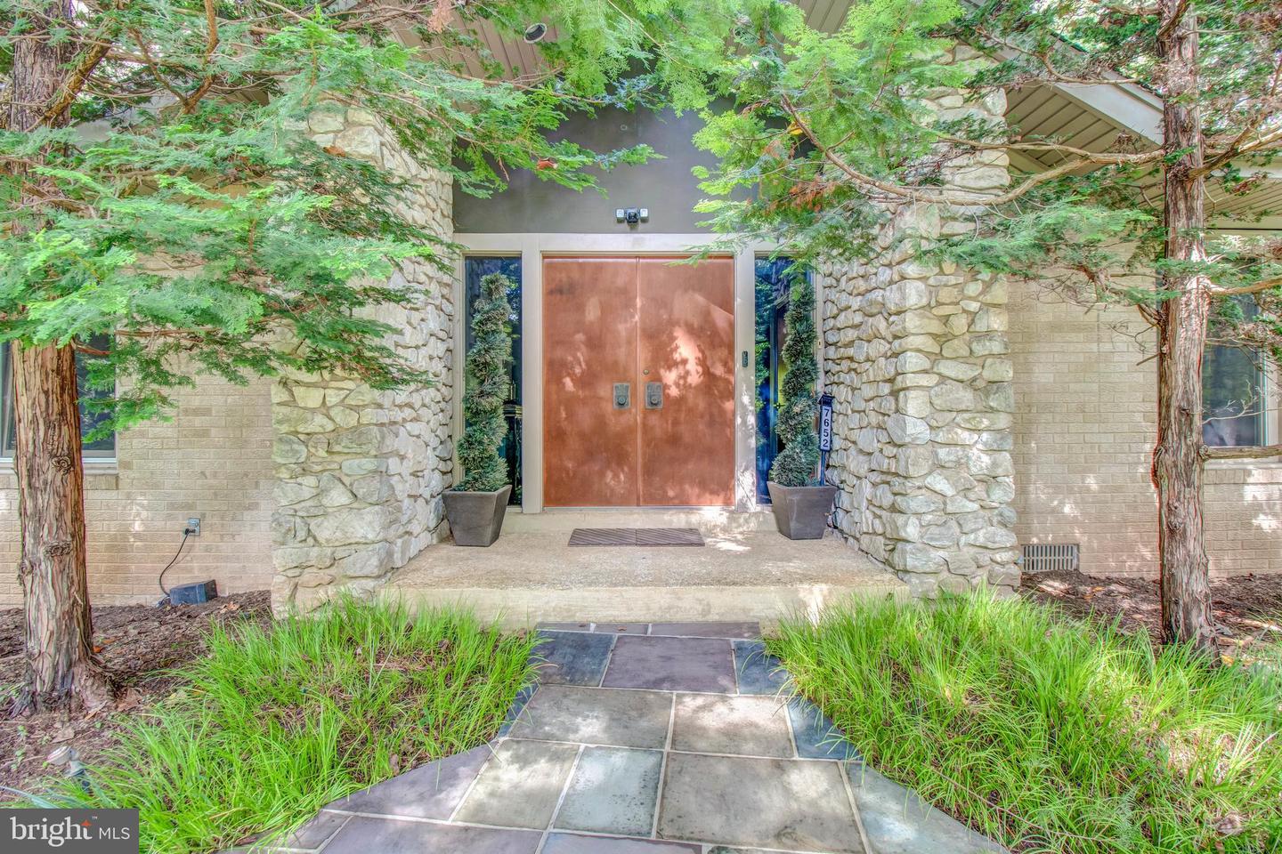 7652 Burford Dr