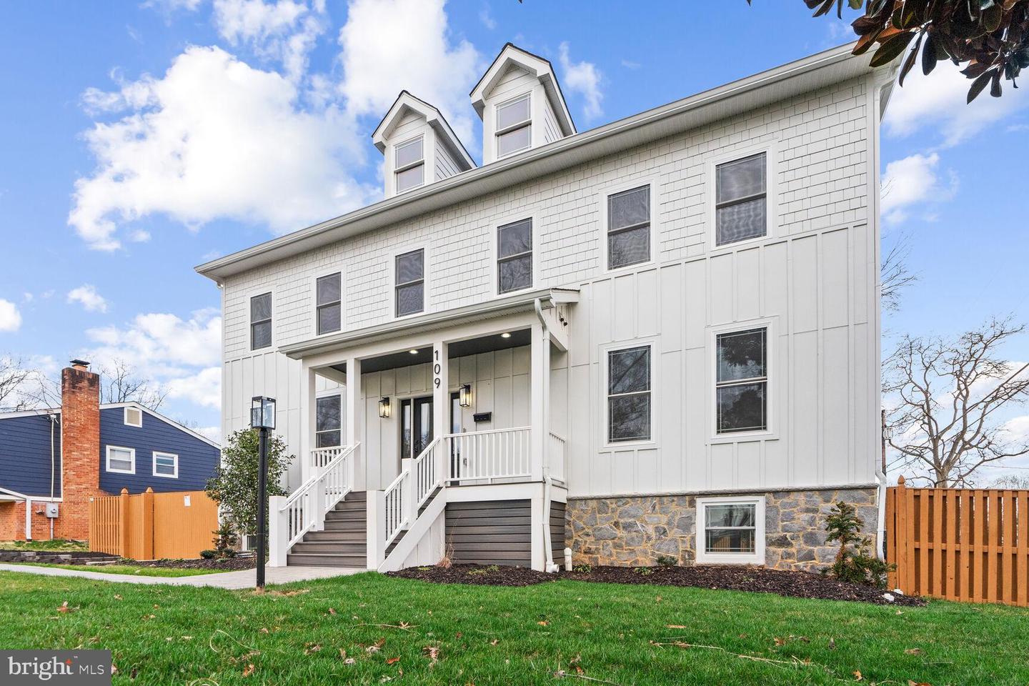 109 Moore Ave SE