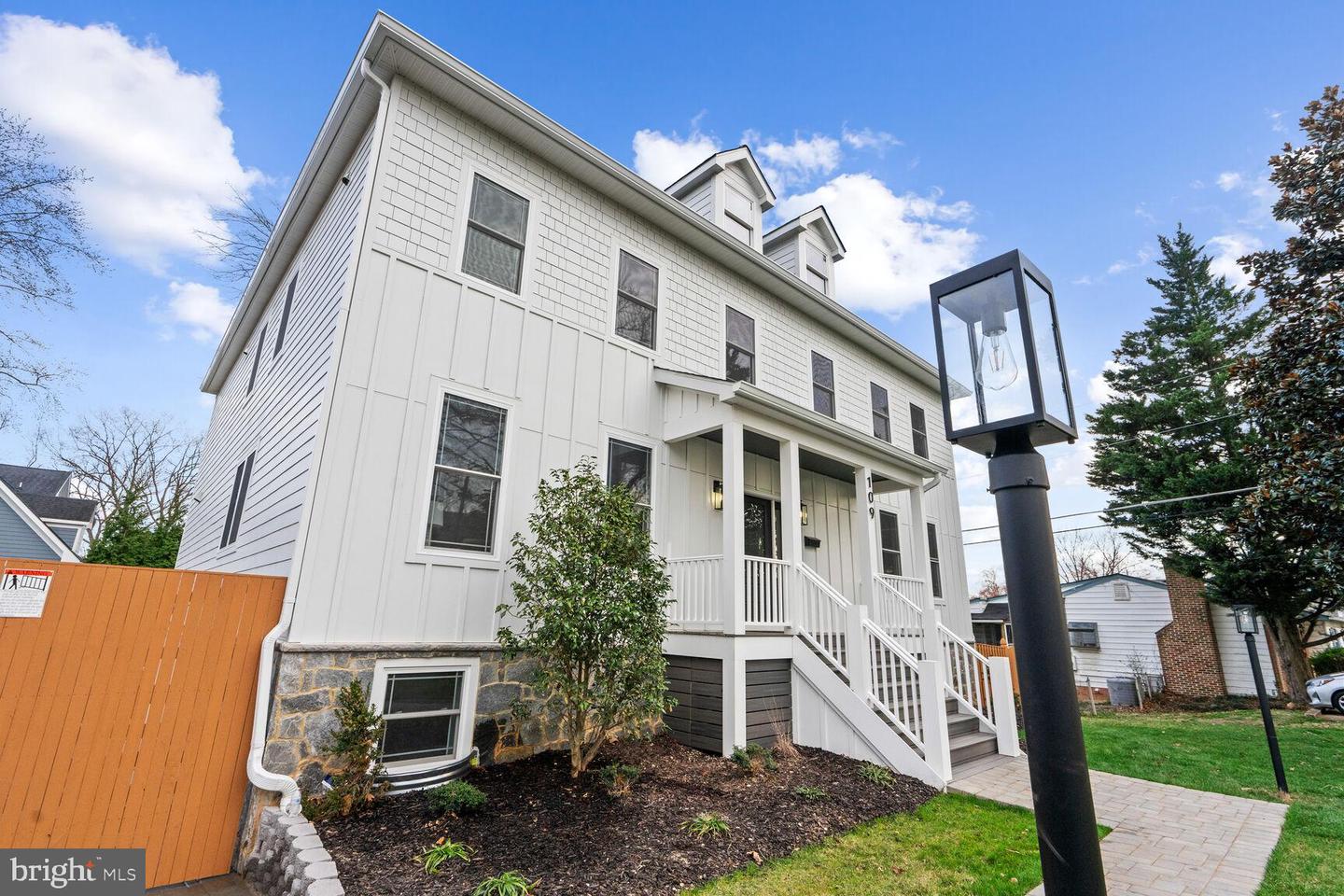 109 Moore Ave SE