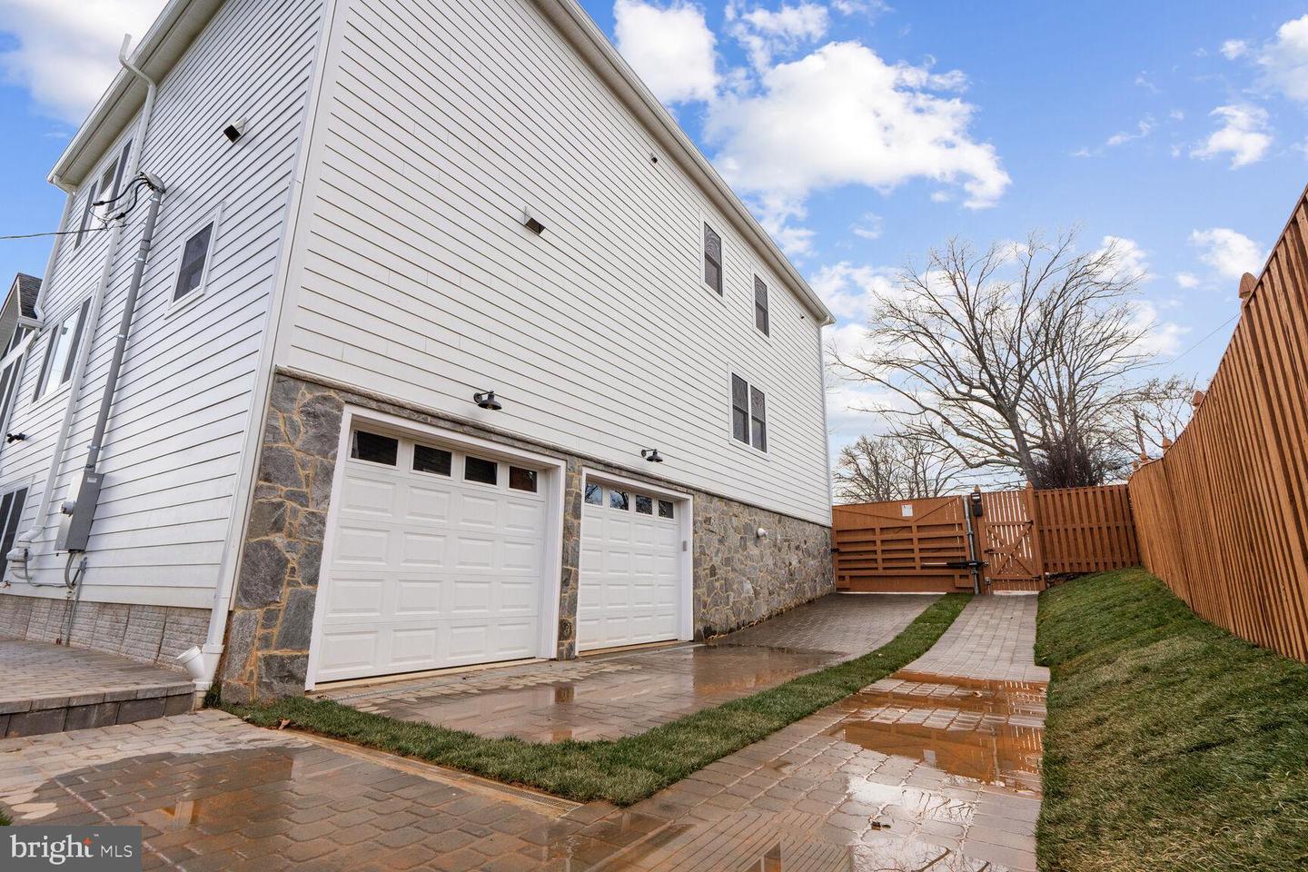 109 Moore Ave SE