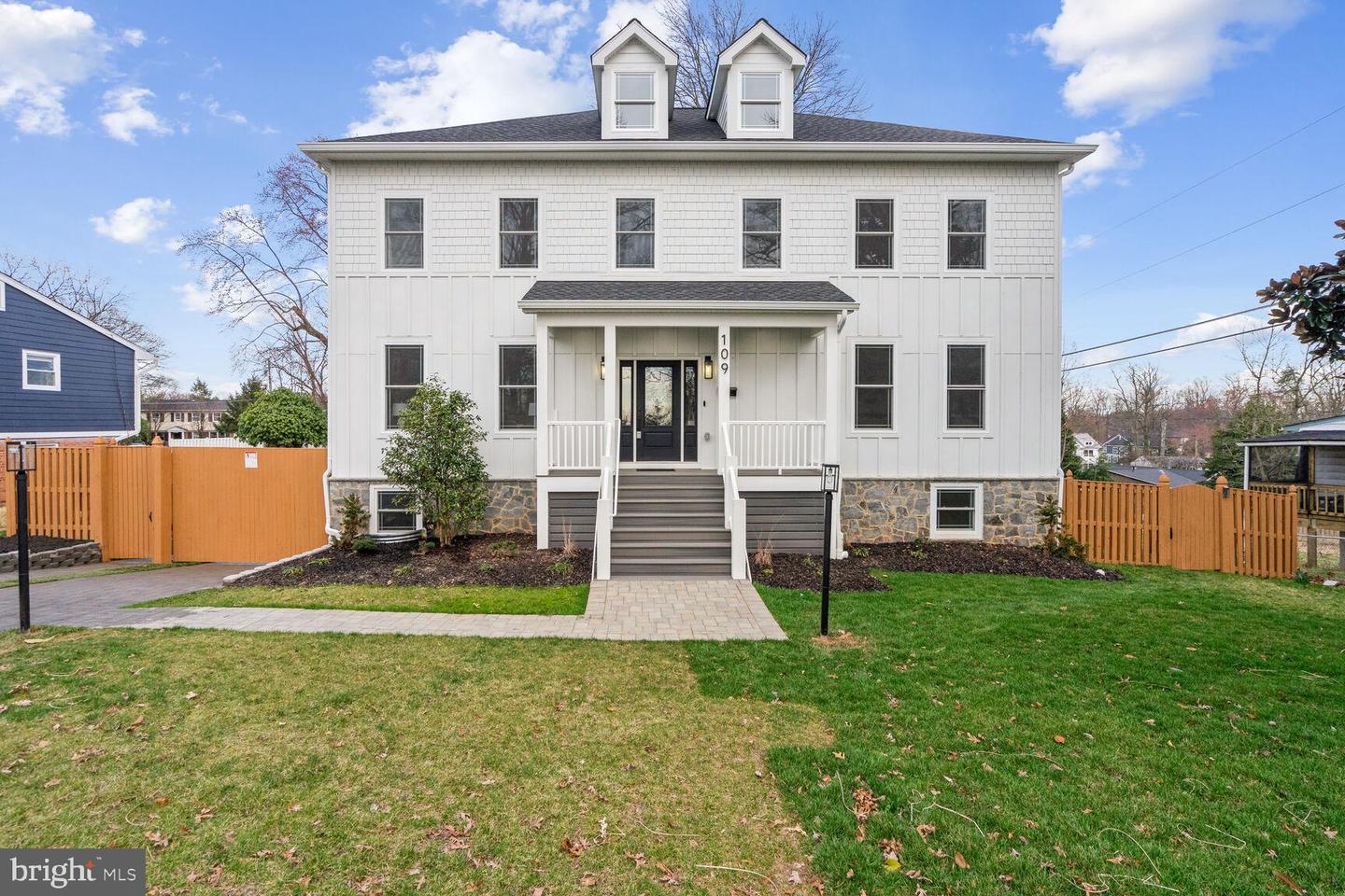 109 Moore Ave SE
