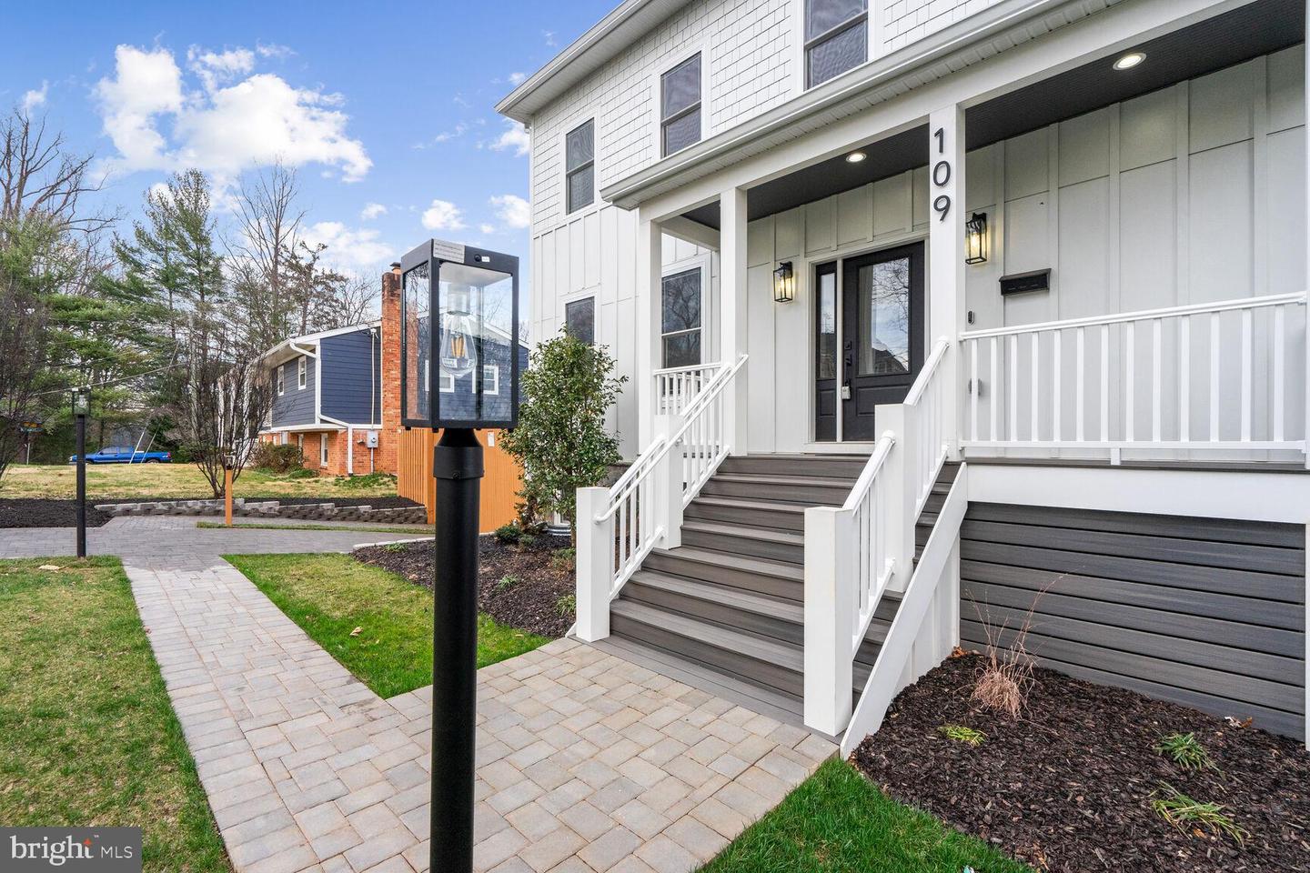 109 Moore Ave SE