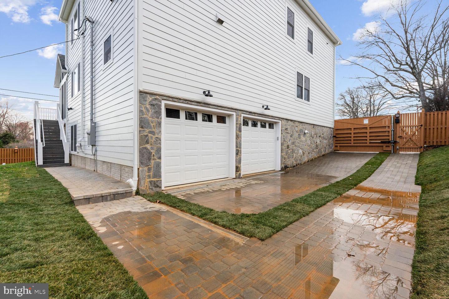 109 Moore Ave SE