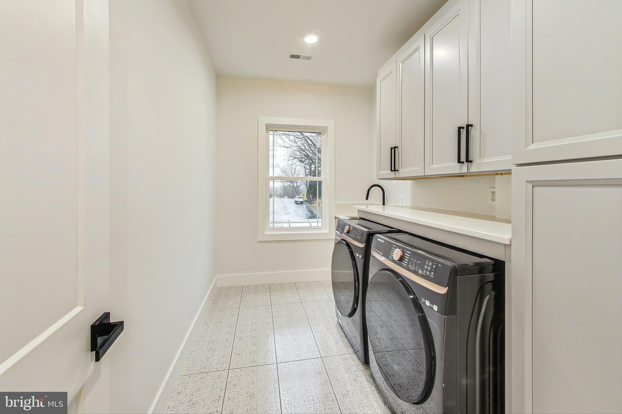 109 Moore Ave SE