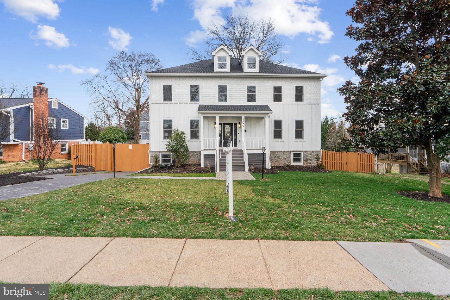 109 Moore Ave SE