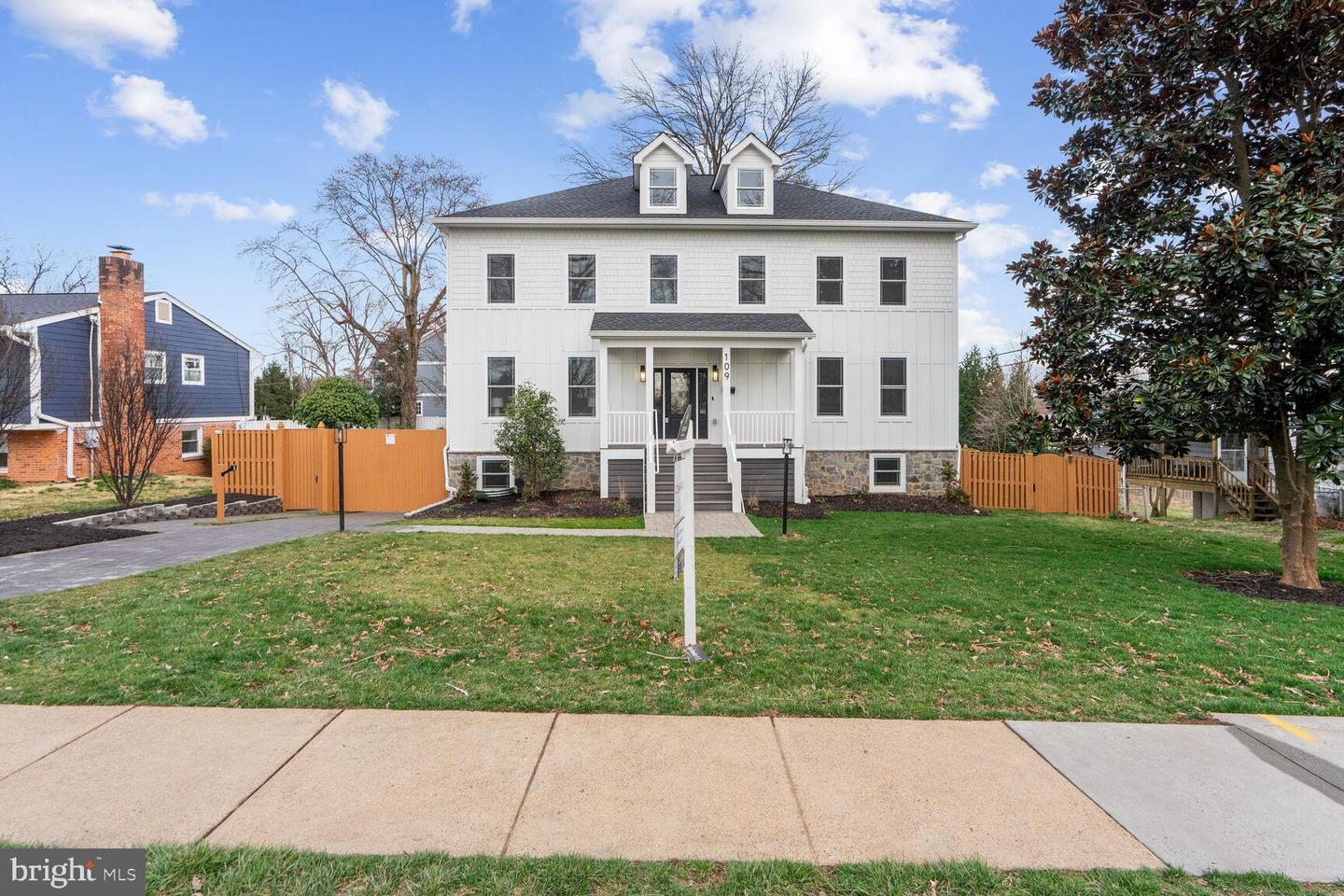 109 Moore Ave SE