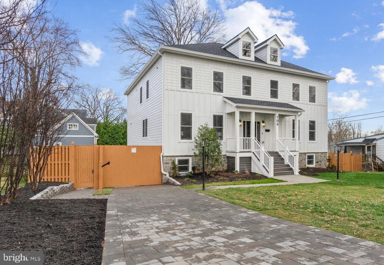 109 Moore Ave SE