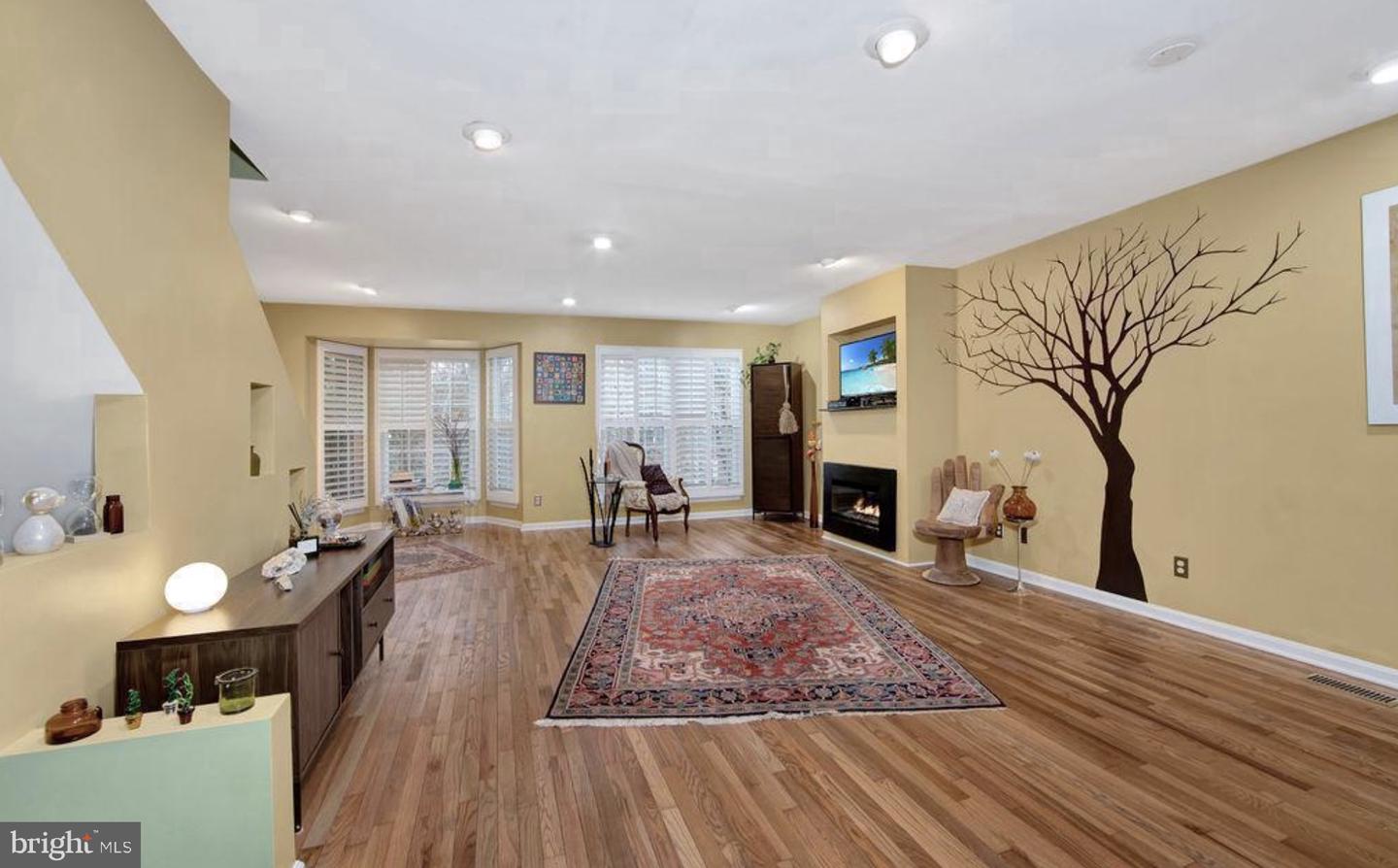 1113 Cypress Tree Pl