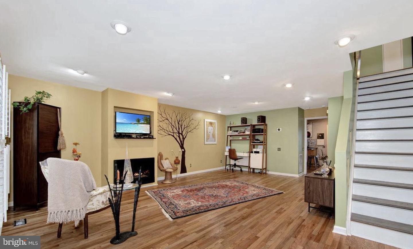 1113 Cypress Tree Pl