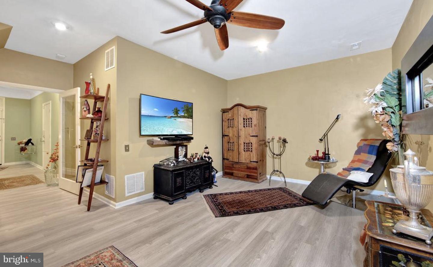 1113 Cypress Tree Pl