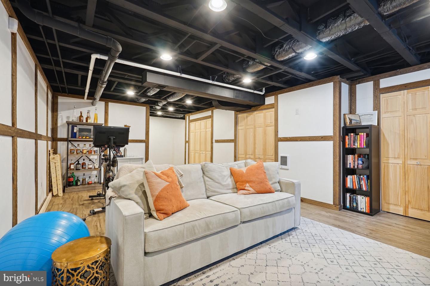 5839 Lewis Ln