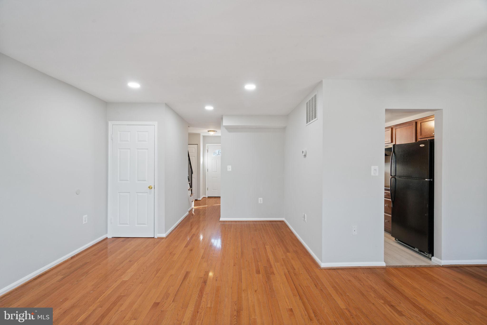 9814 Lakepointe Dr