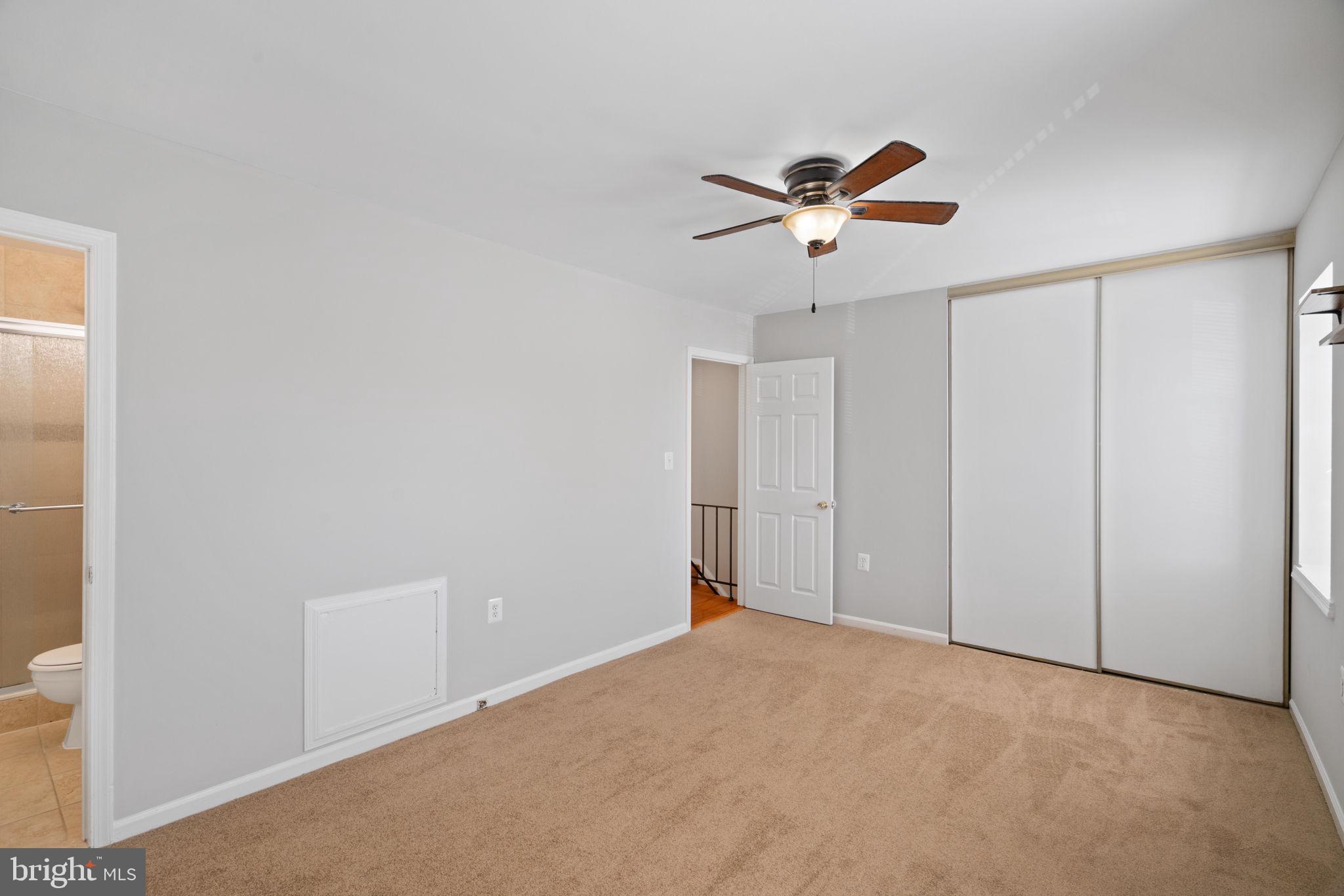 9814 Lakepointe Dr