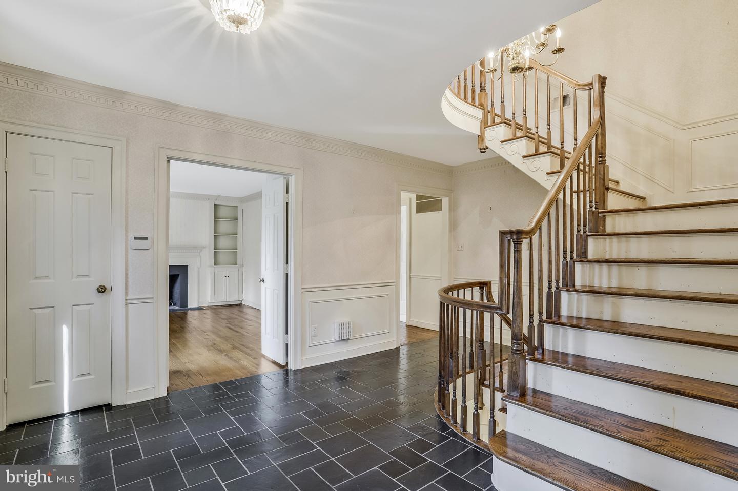 937 Mackall Ave
