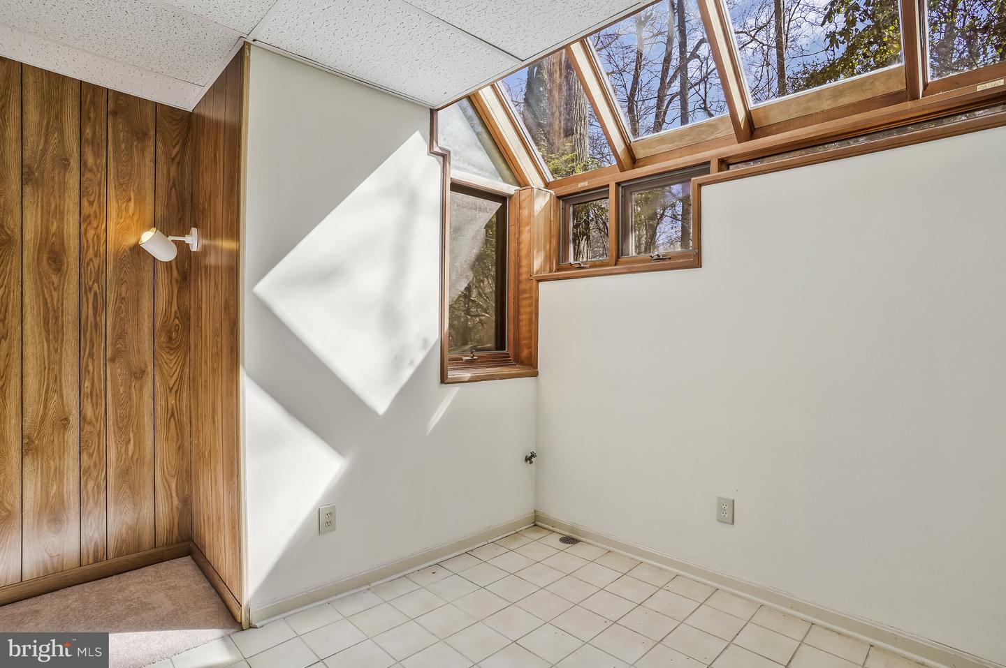 937 Mackall Ave