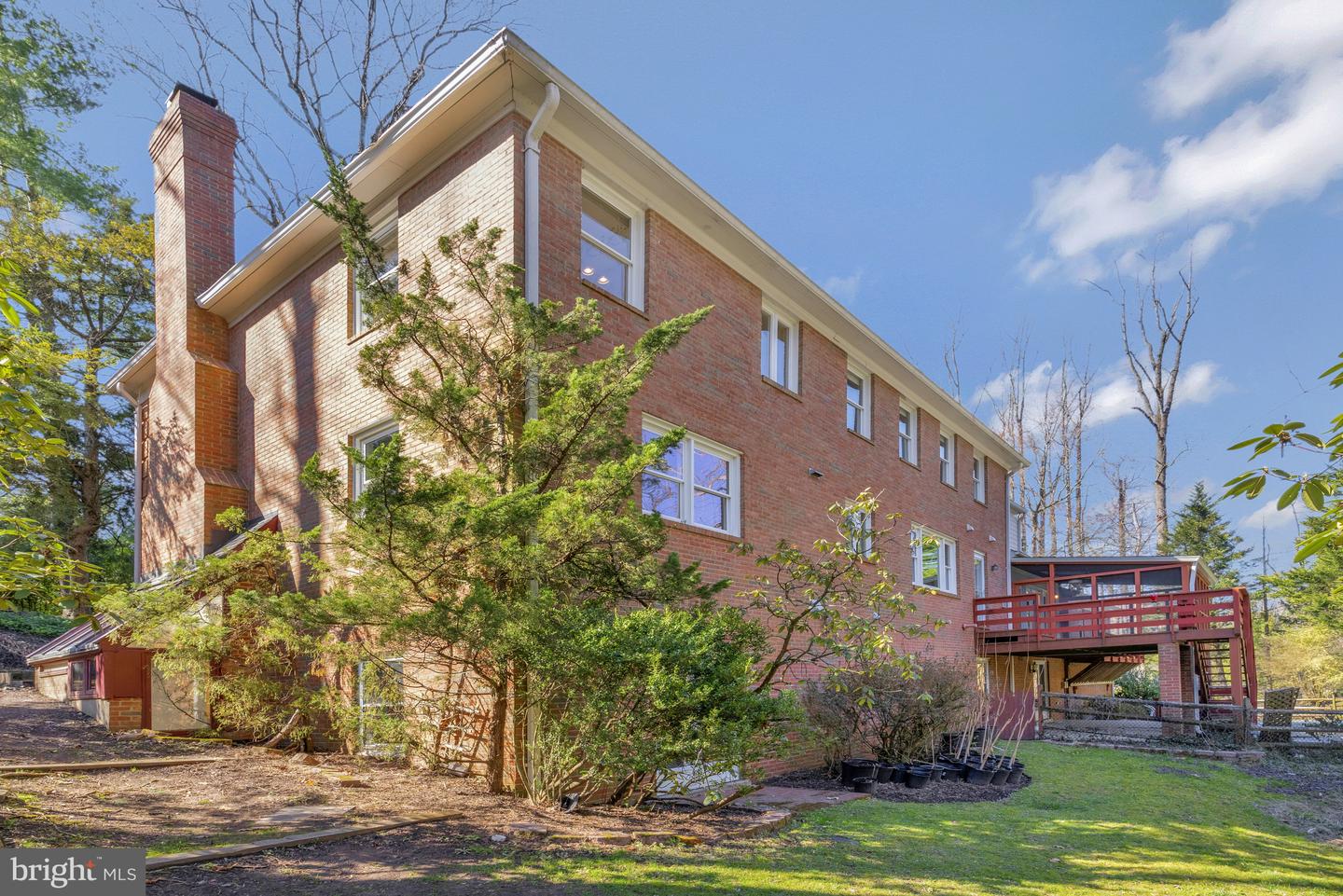 937 Mackall Ave